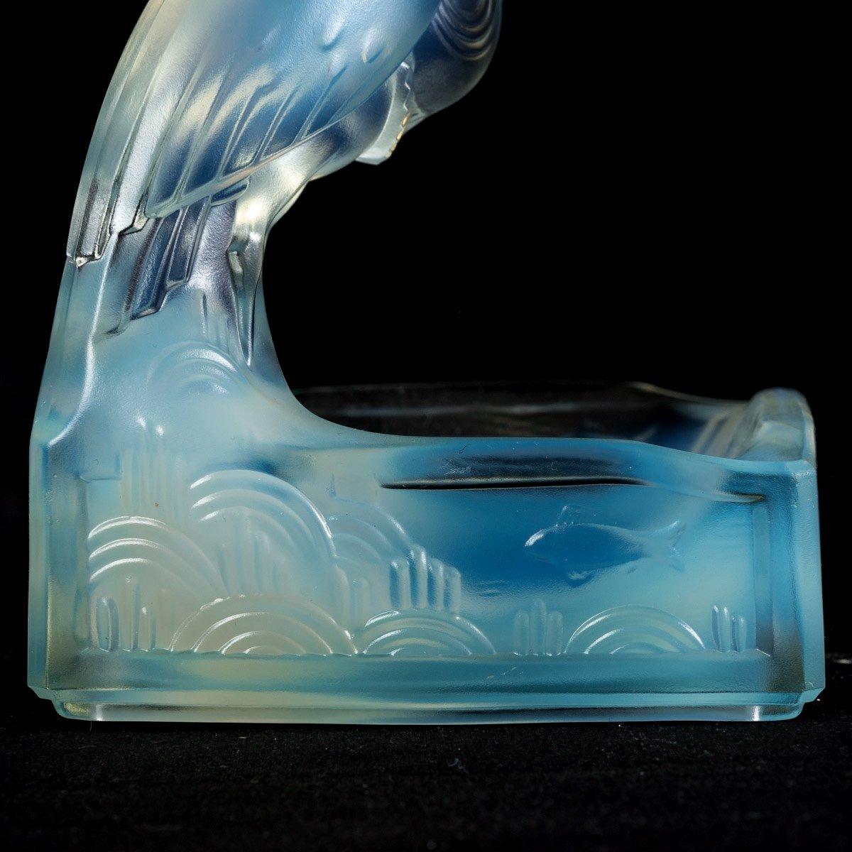 Animal Sculpture - Opalescent Molded Pressed Glass Charles Graffart - Art Deco For Sale 3
