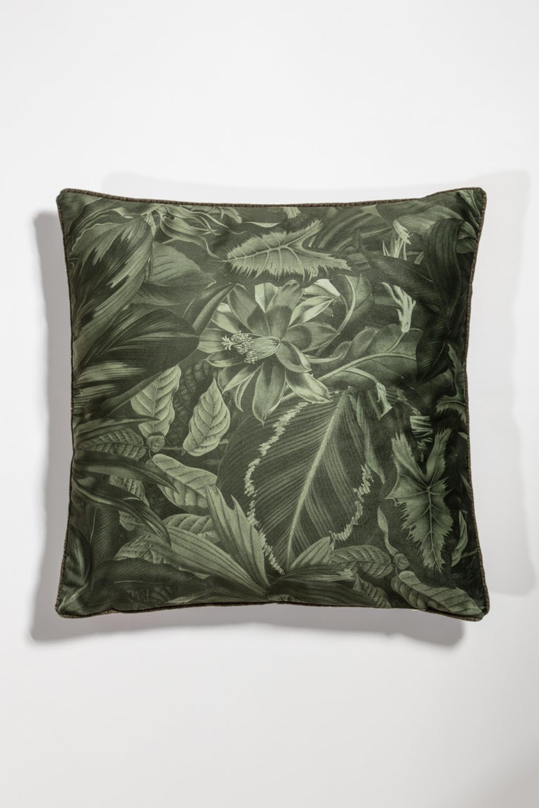 Animalia pillows is a set of cushions that tells the story of wild animals looking for love in spring time. Each Pillow features two animals of the same species set in an explosion of flowers and vegetation. On the backside of the cushion there's a