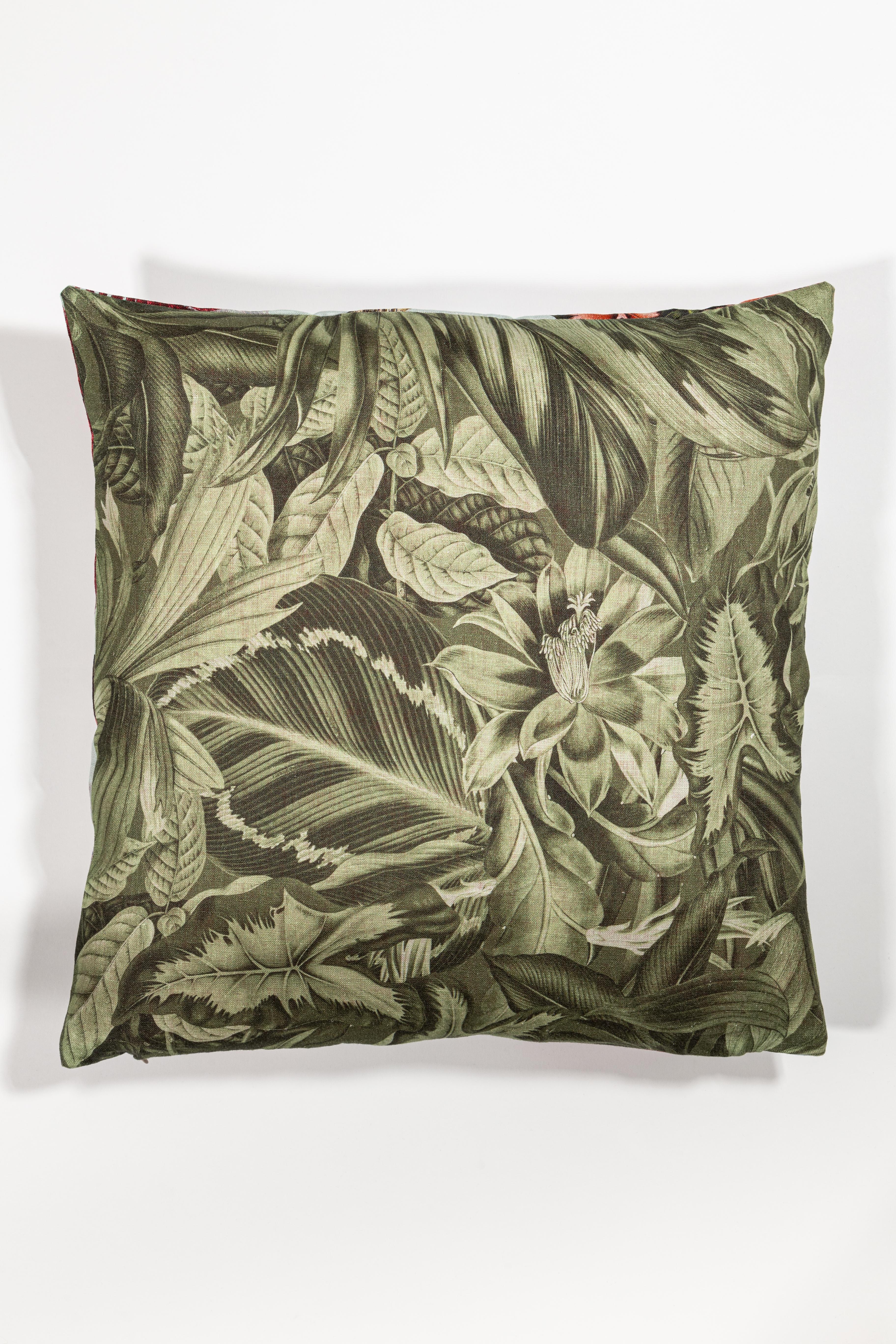 Animalia, Parrots, Contemporary Linen Printed Pillow by Vito Nesta For Sale 4