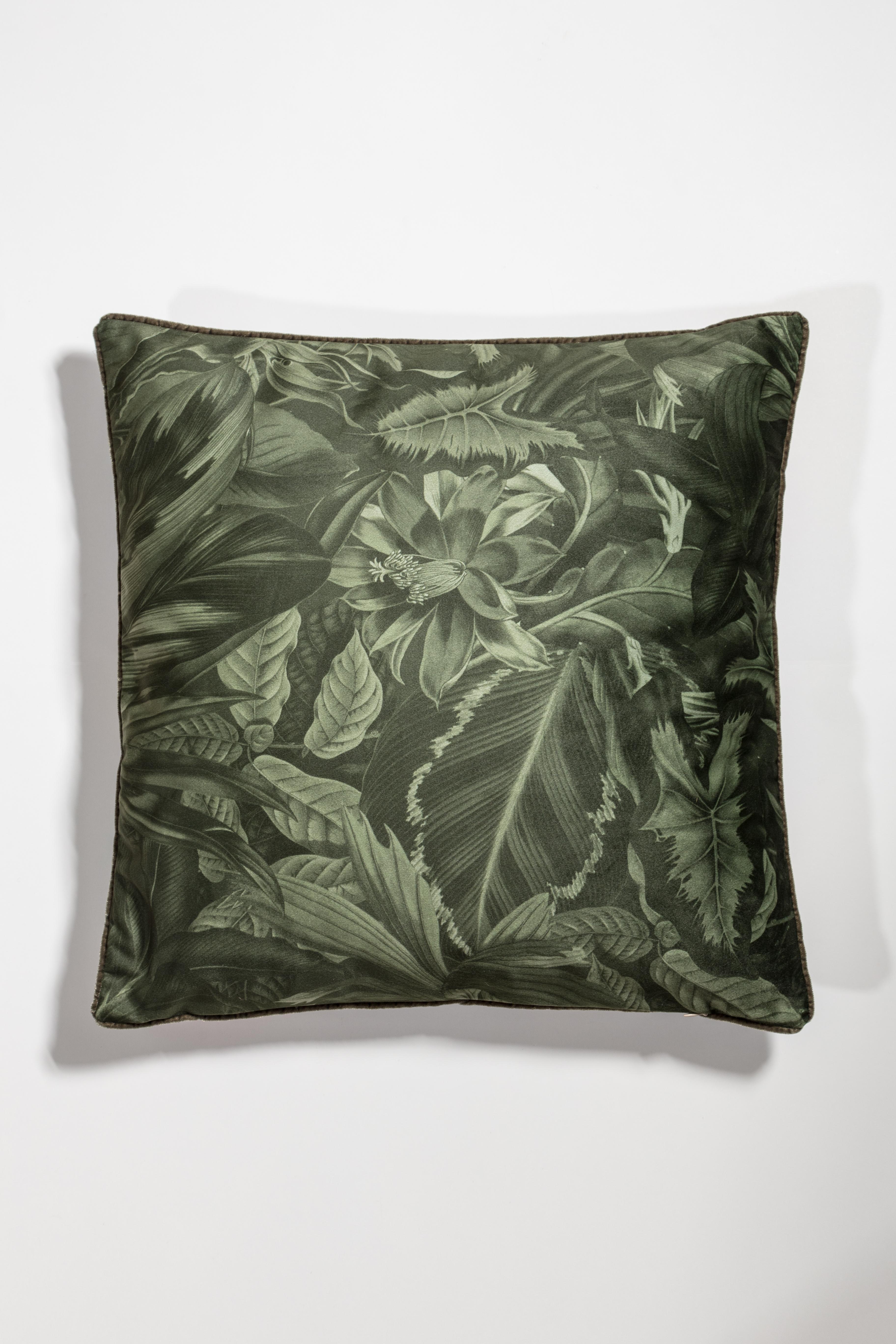 Animalia, Contemporary Velvet Printed Pillows by Vito Nesta For Sale 4