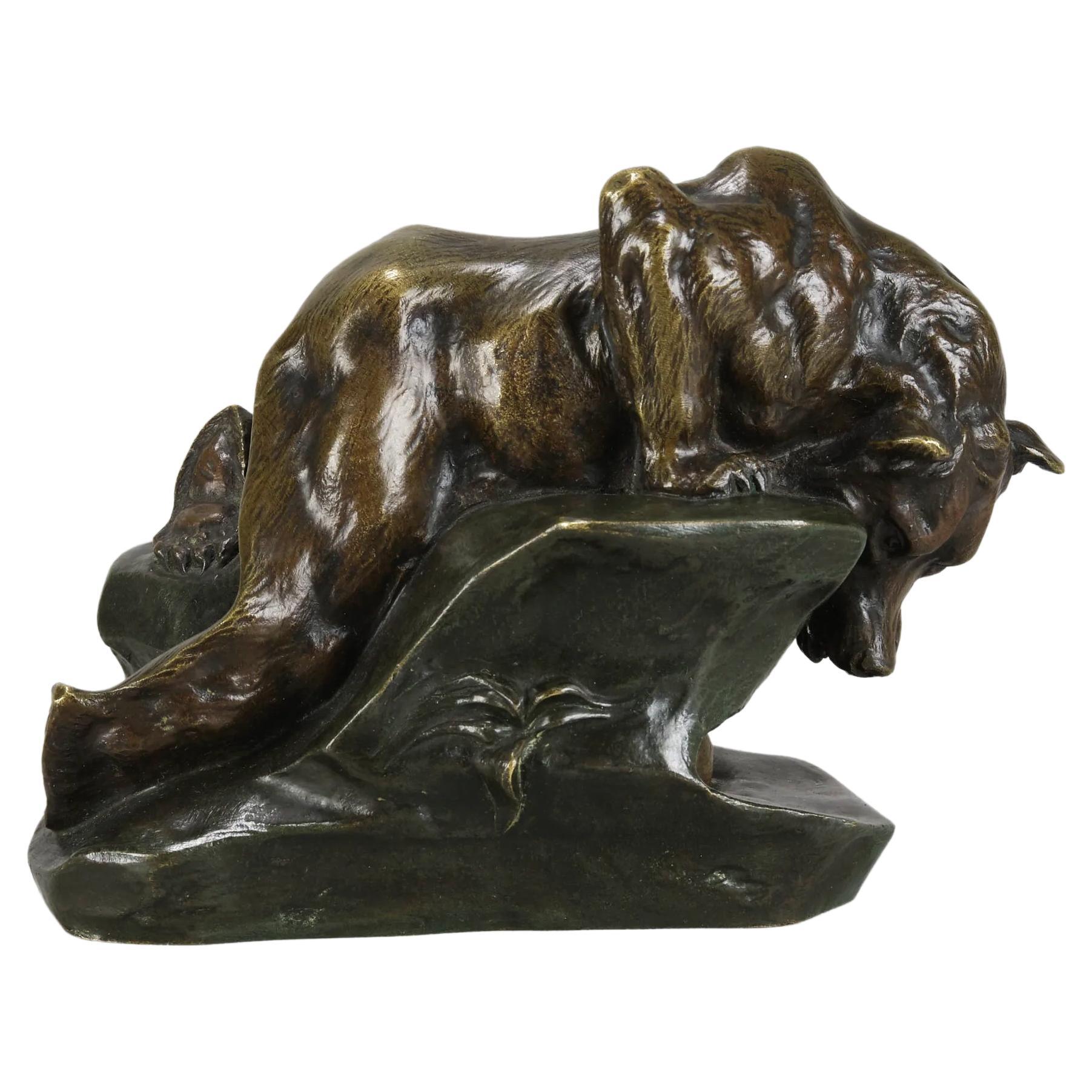 Sculpture animalière en bronze intitulée « Poire et lapin » de Charles Paillet