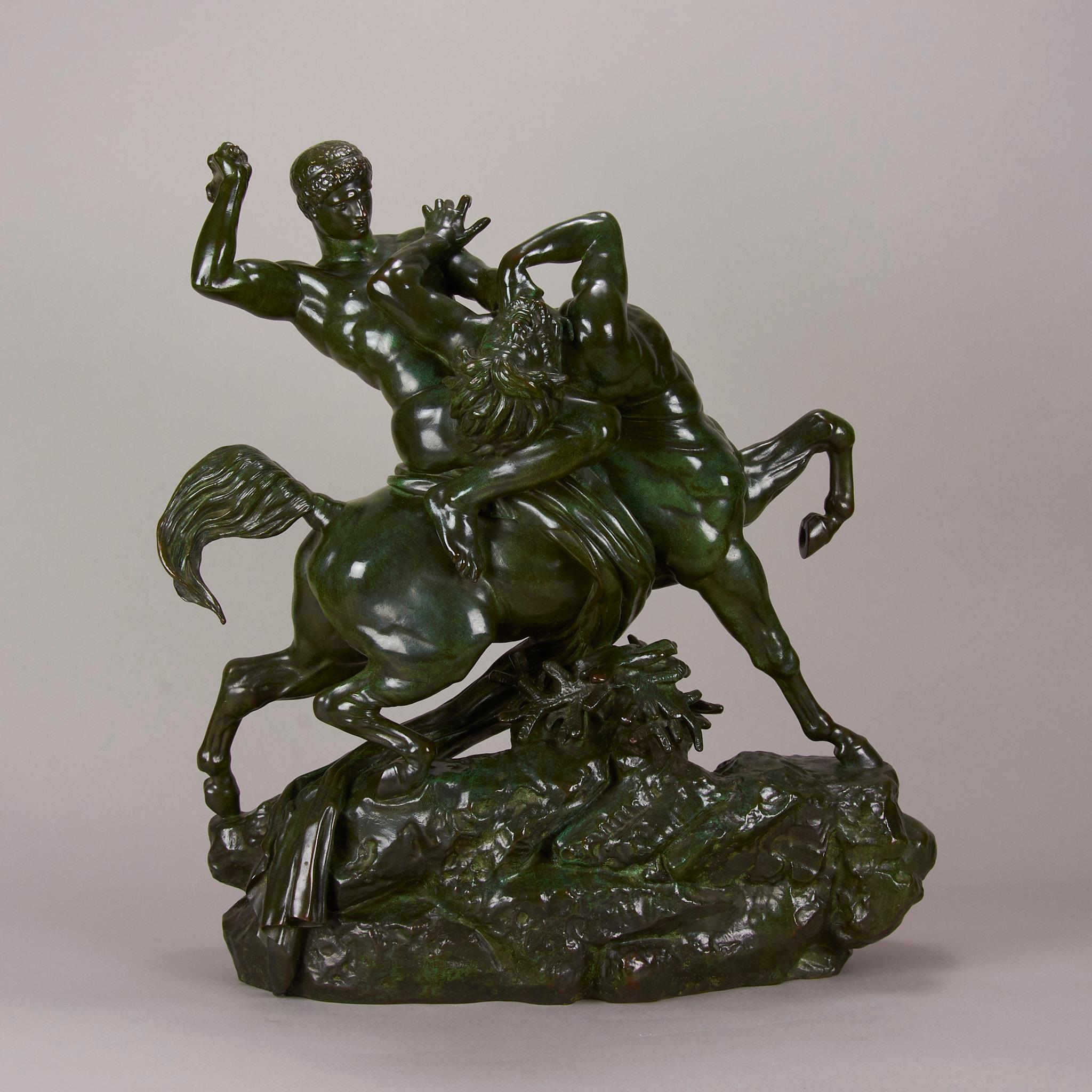 Magnifique et très impressionnant groupe en bronze intitulé 'Thésée et le Centaure' par Antoine L Barye. Le bronze présente une riche patine automnale verte, noire, brune et orange et d'excellents détails de surface. Surmonté d'un socle en bronze