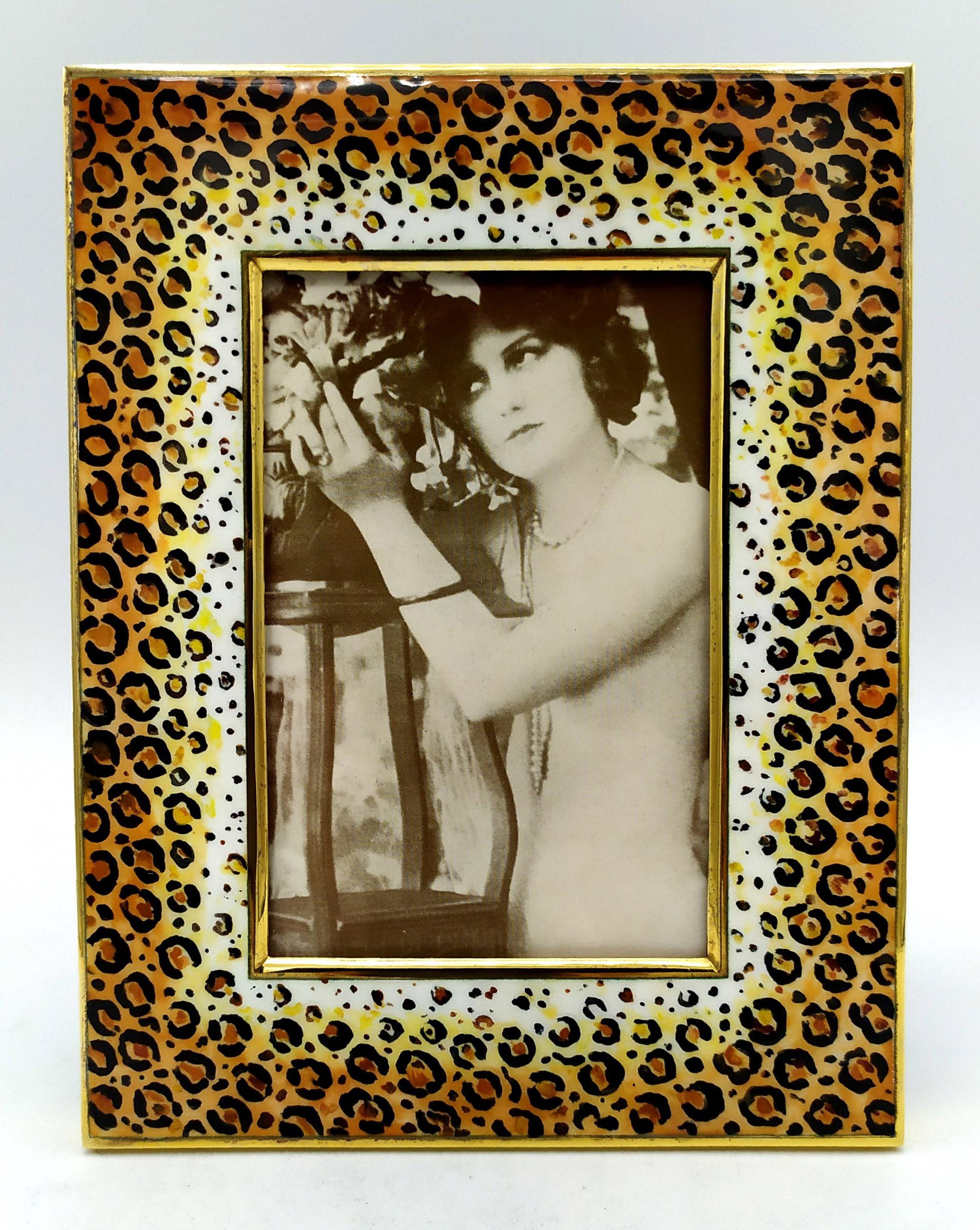 Rectangular photo frame in 925/1000 sterling silver gold-plated with fired enamel, hand-painted with spotted leopard fur type, in a modern contemporary style. External measurements cm. 14 x 17.5 internal cm. 7.5 x 11. Weight gr. 345. Designed by
