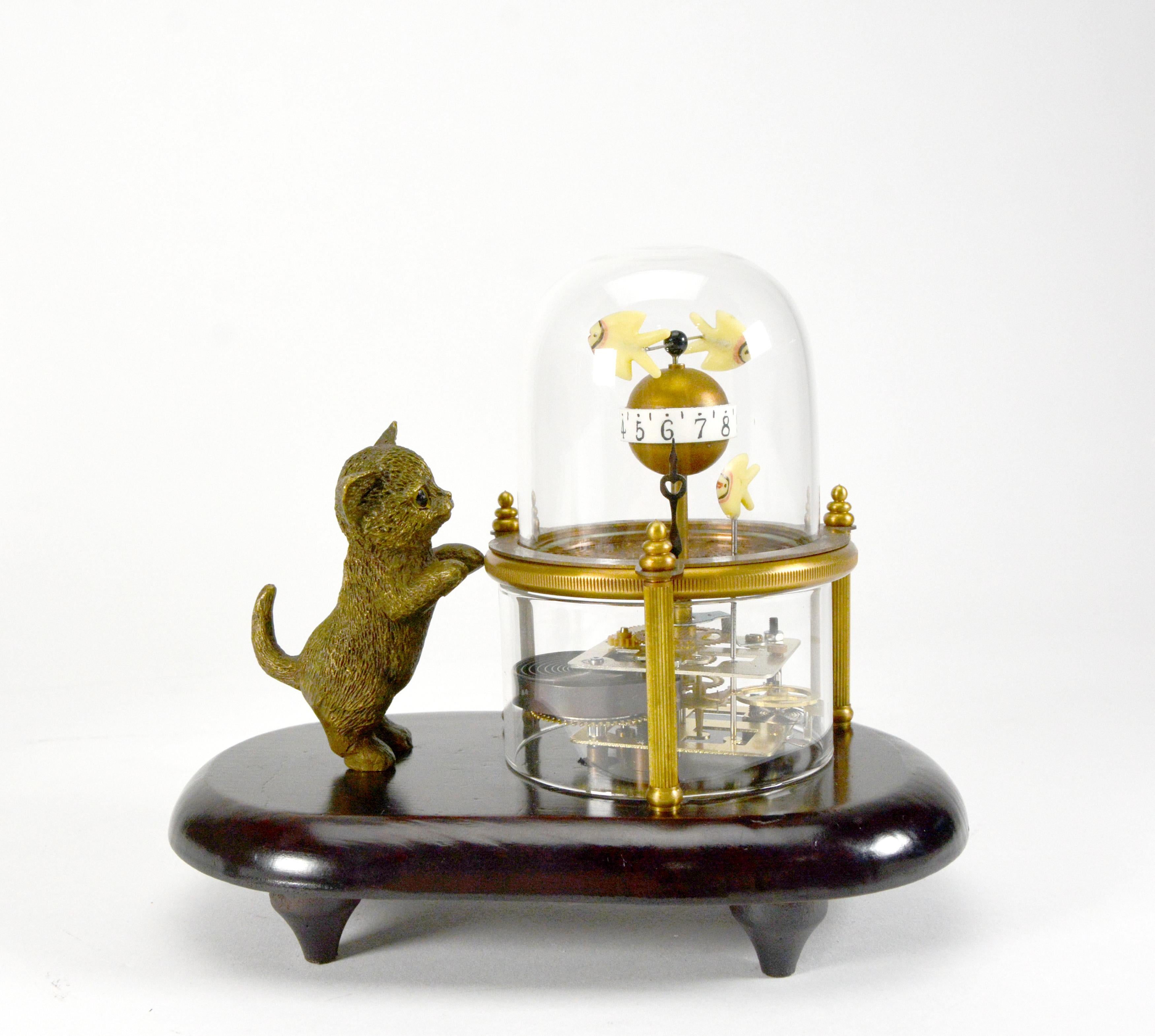 ANIMATED KITTEN CAT CATCHING FISH NOVELTY CLOCK

Here we are offering a very unusual animated kitten catching fish novelty clock. The animating fishes are inside a glass bowl with a etched brass plate at the bottom. You can read the time from the