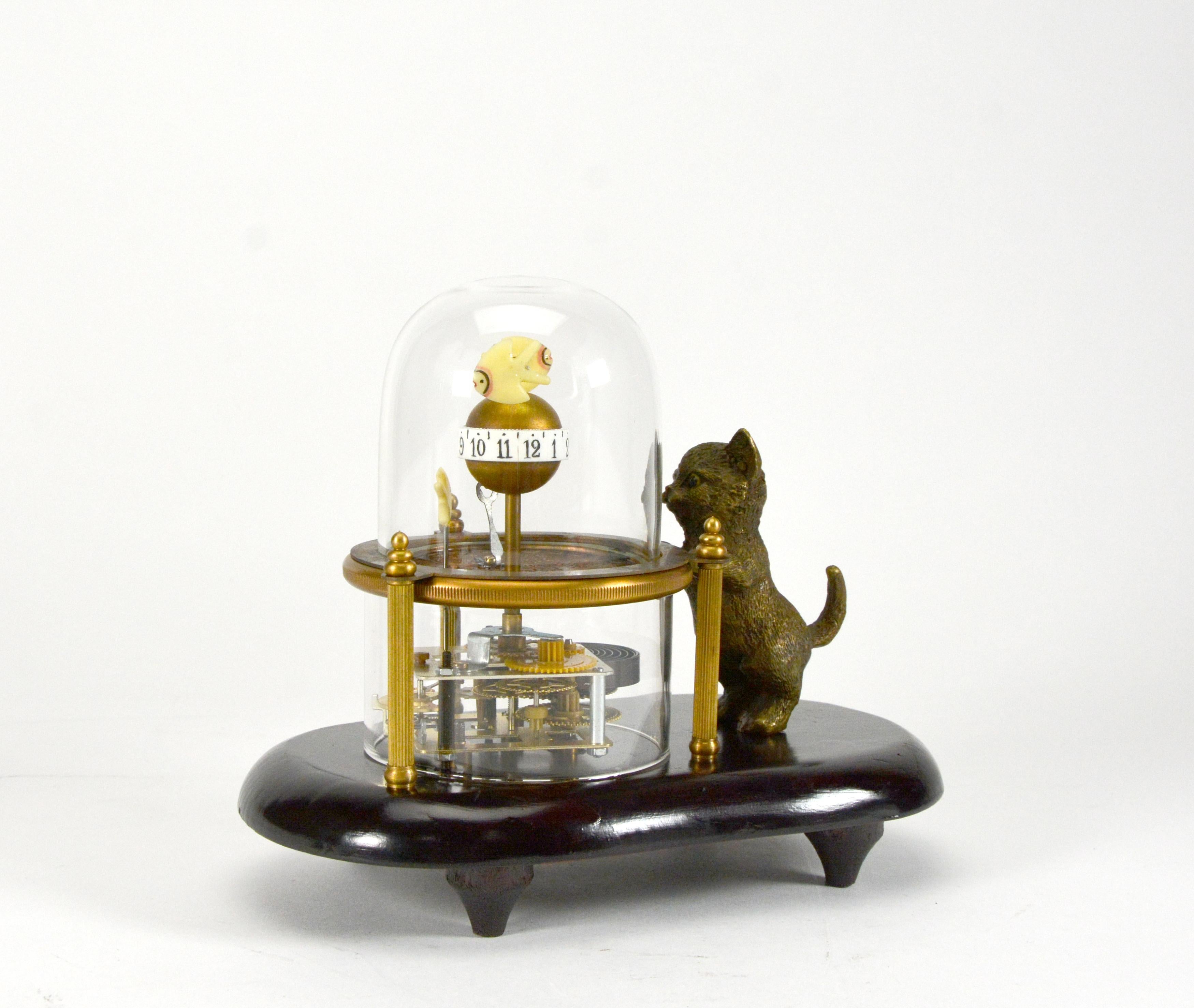Animated Kitten Cat Catching Fish Novelty Clock In Excellent Condition In Danville, CA