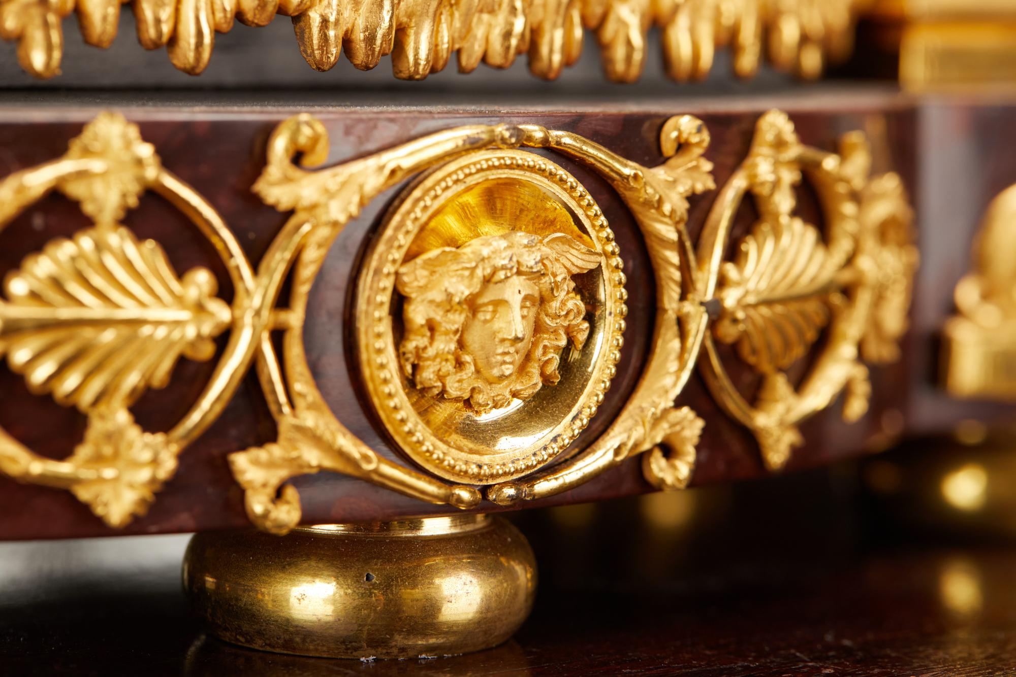 Doré Horloge de cheminée Louis XVI/Empire  en vente