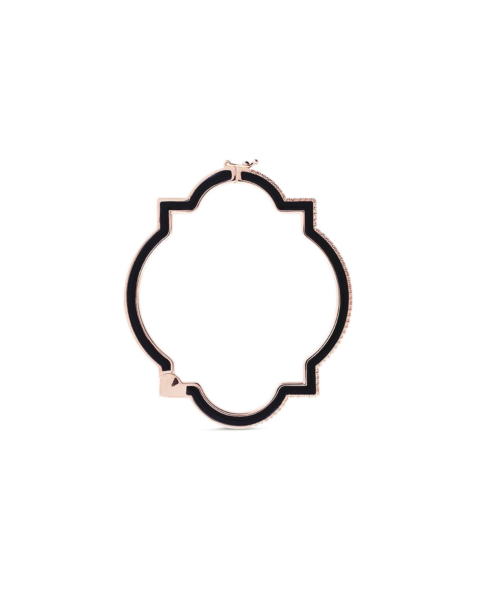 The rigid Anime bracelet, made of rose gold, is characterized by an elegant contemporary style. The unconventional symbol is distinguished by its geometric shape, consisting of black enamel and a row of diamonds cleverly set. The luxurious jewel,