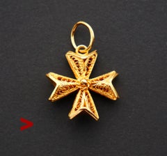 Anique Cross Maltese pendant solid 18K Gold / 2gr