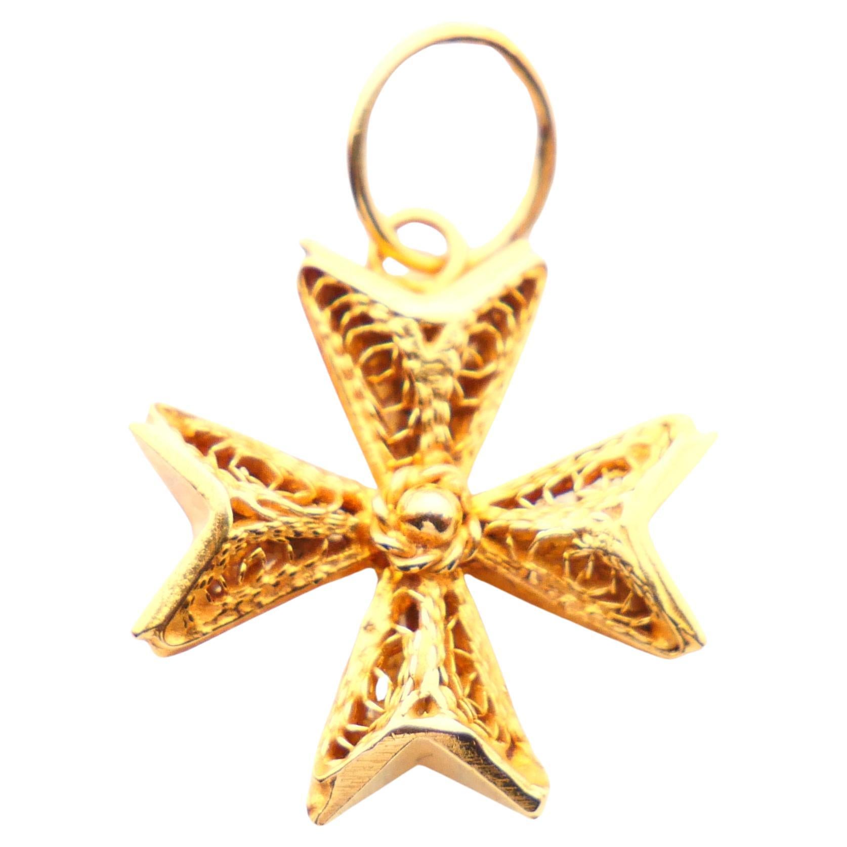 Anique Cross Maltese pendant solid 18K Gold / 2gr For Sale