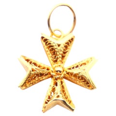 Anique Cross Maltese pendant solid 18K Gold / 2gr