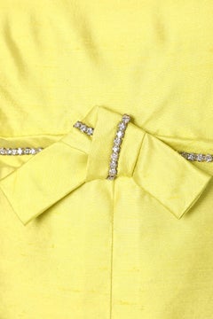 Abito da sera a vita impero in seta verde anice con strass anni '60