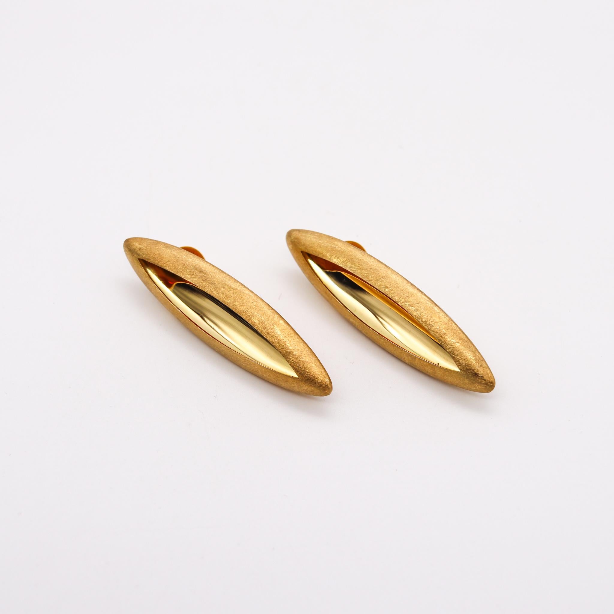 Women's or Men's Anish Kapoor 2010 London Rare Pair of Sculptural Torpedo Earrings in 18Kt Gold For Sale
