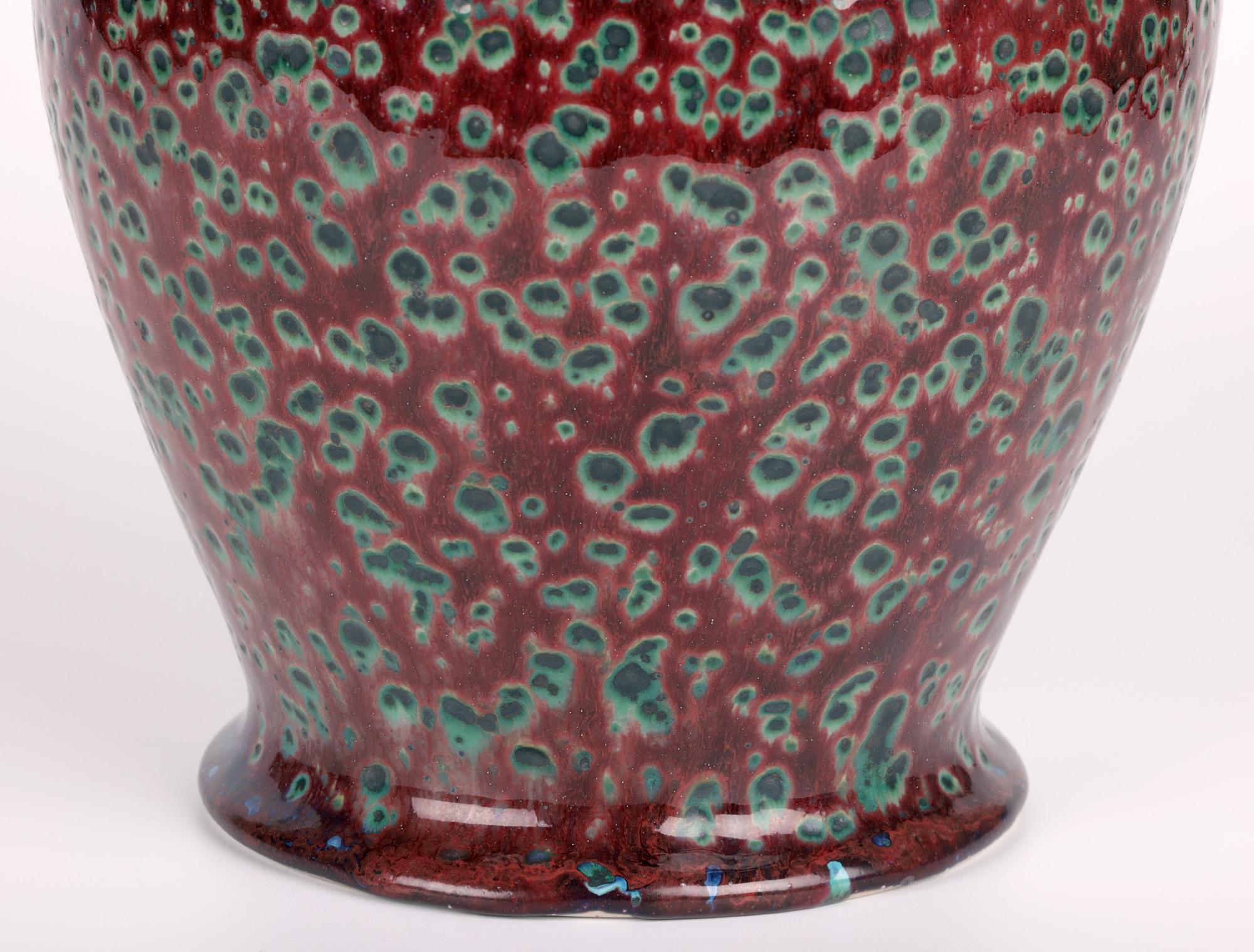 Anita Harris Cobridge Vase aus glasierter Kunstkeramik mit hohem Kaminsims (Glasiert) im Angebot