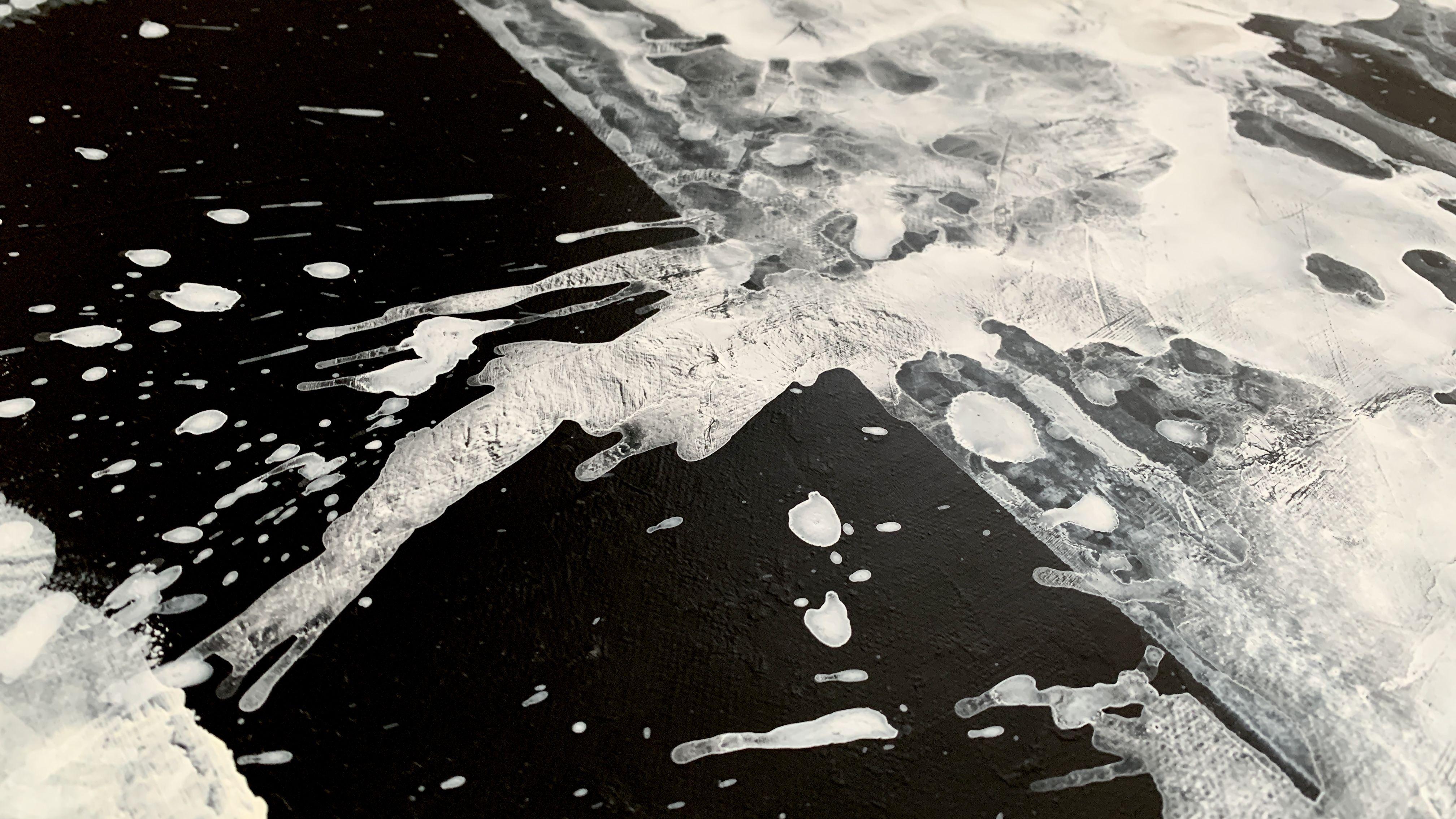 Abstrakt in Schwarz-Weiß Nr. 0124, Gemälde, Acryl auf Leinwand (Grau), Abstract Painting, von Anita Kaufmann