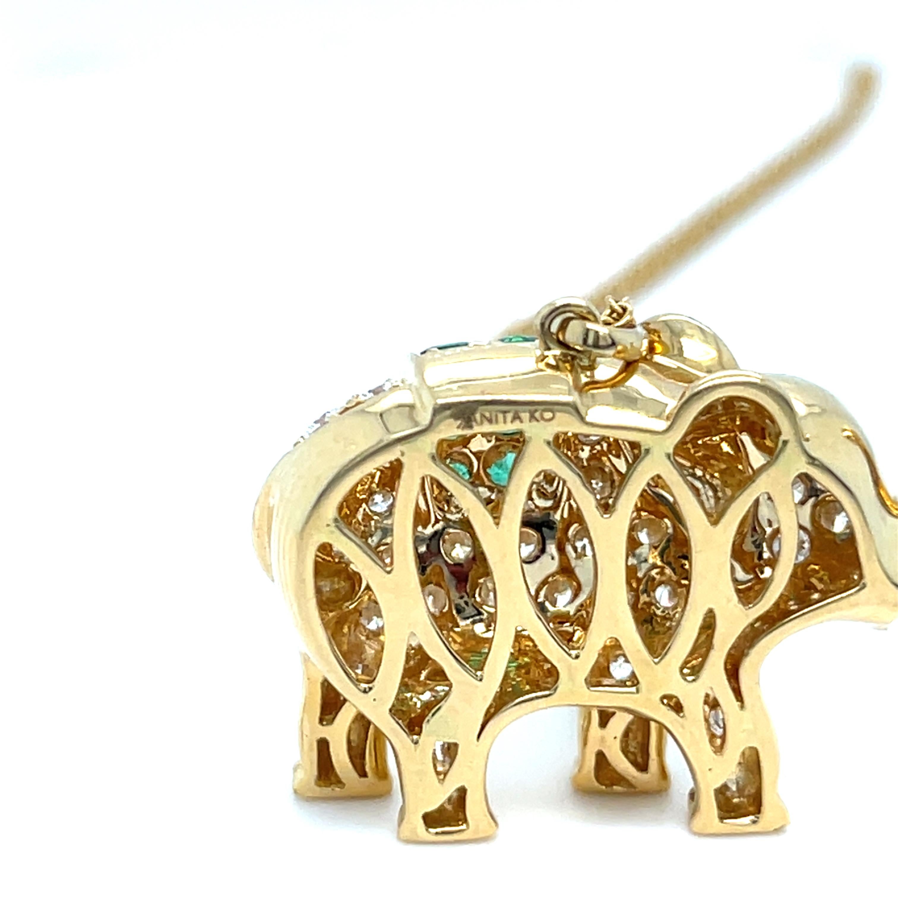 da uomo o donna Collana con ciondolo a forma di elefante con diamanti e smeraldi in oro 18k di Anita Ko su catena 14k da 25