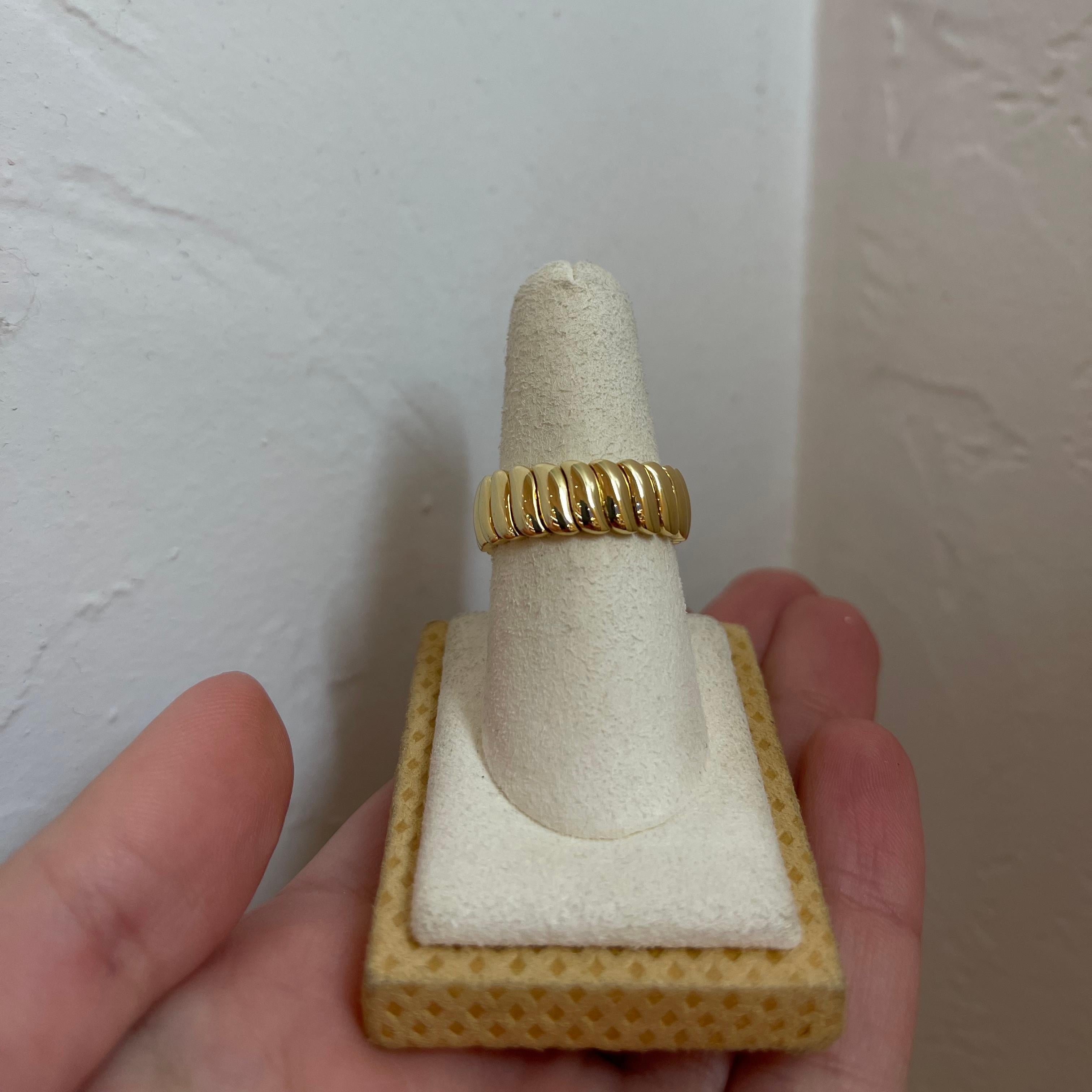 Anita Ko 18 Karat Gelbgold Klassischer Zoe-Ring, Größe 7 (Moderne)