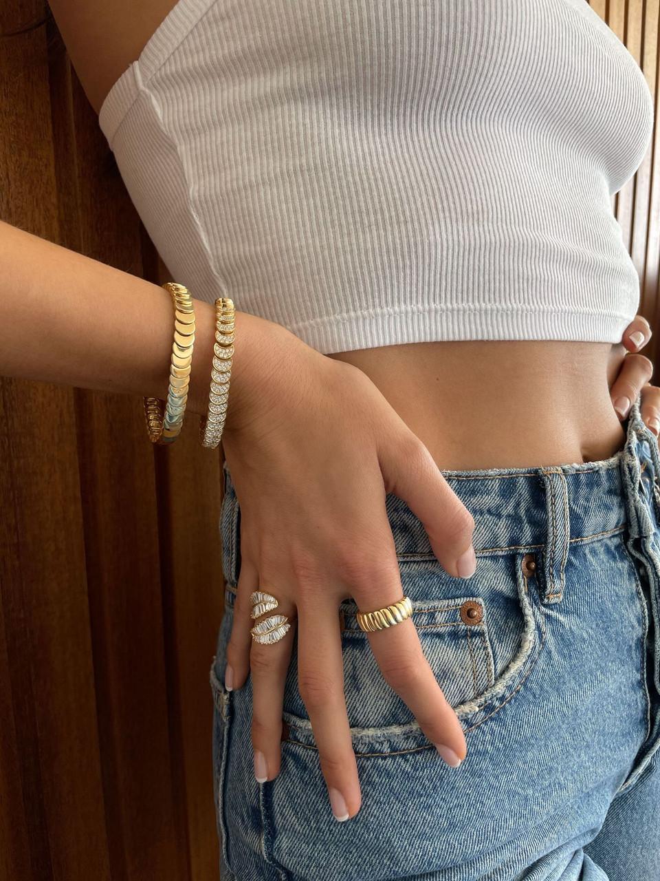This elegant 18K gold bracelet mimics the shape of a crescent moon and is the perfect wear alone or stacked piece. Add to your collection today! 

Style: AKBLNA-YG

Features:
+ Anita Ko 18K Yellow Gold Luna Bracelet, 7”
+ Punch clasp fastening
+