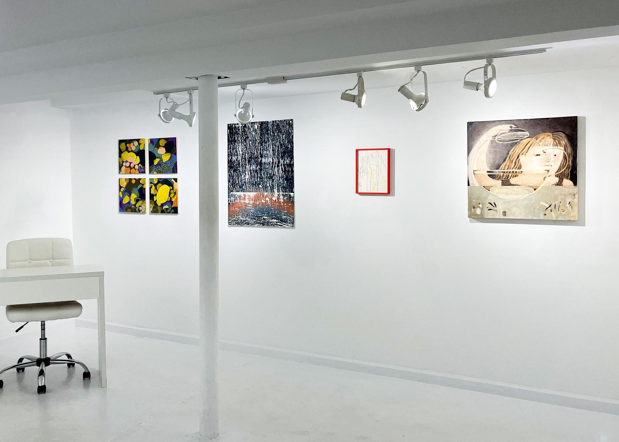 Nachricht, Hung Over City (Abstrakt), Print, von Anita Maksimiuk