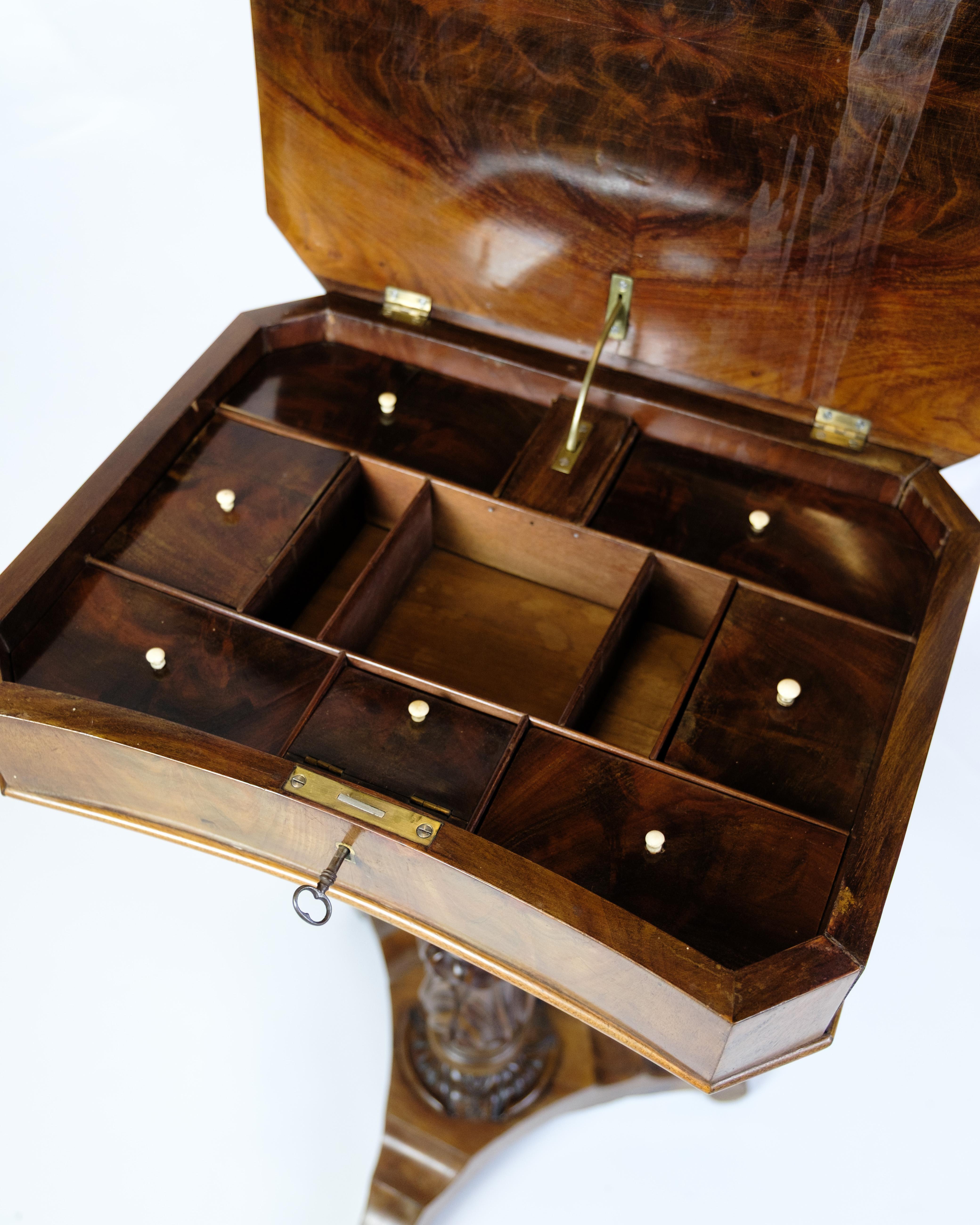 Anitque Side/Sewing Table On Column Made In Mahogany From 1890s In Good Condition For Sale In Lejre, DK