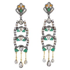 Boucles d'oreilles de style ancien en émeraude, diamant et saphir