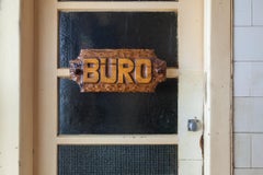 Büro (Bureau) - Édition du 21e siècle de la photographie figurative en couleurs de natures mortes