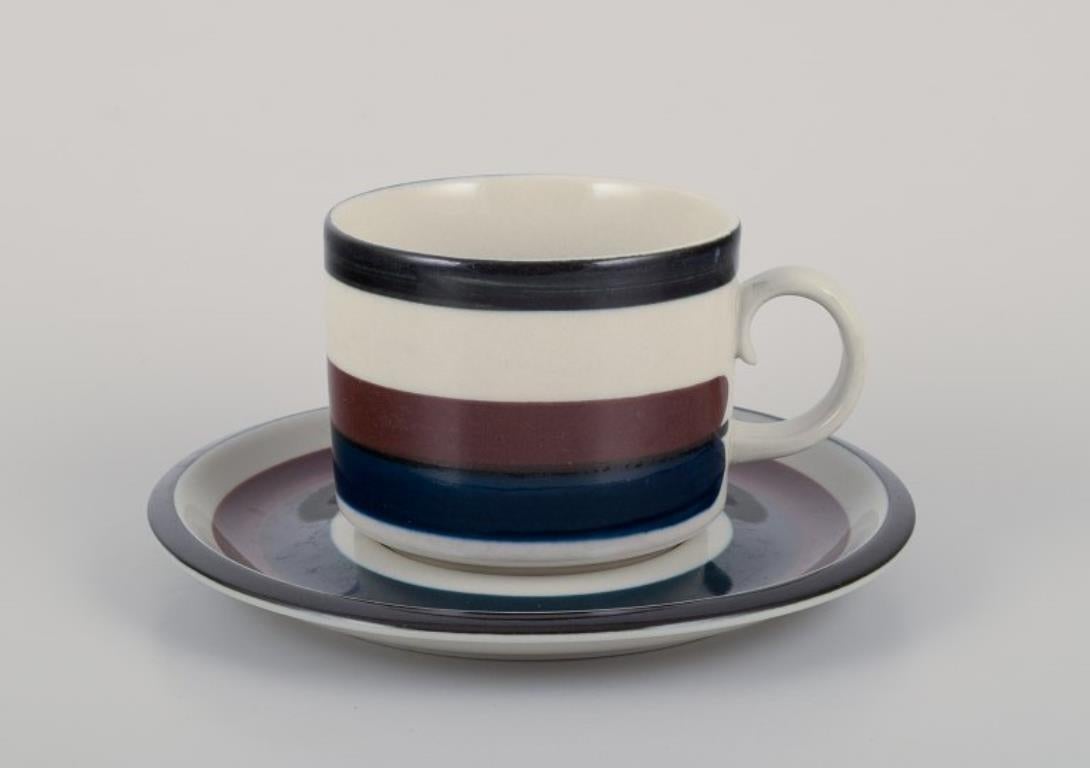 Anja Jaatinen-Winquist for Arabia, Finland. 
A set of five ”Kaira” teacups and saucers. Glazed stoneware.
1970s.
Model 44.
Marked.
In perfect condition.
Cup: D 8.5 cm. without handle x H 7.0 cm.
Saucer: D 16.5 cm.