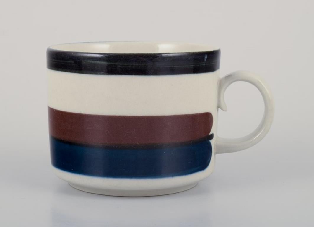 Glazed Anja Jaatinen-Winquist for Arabia. Set of five ”Kaira” teacups and saucers For Sale