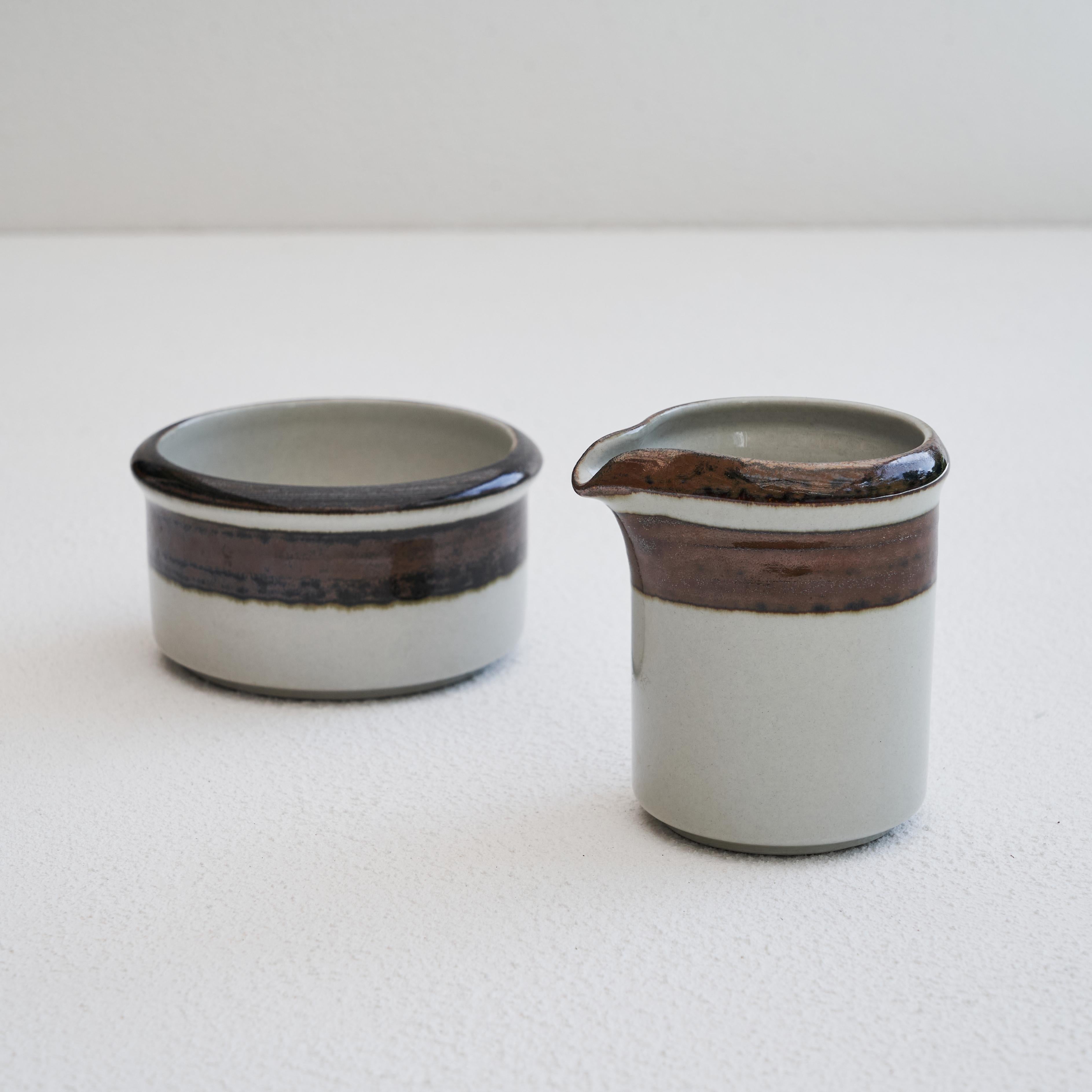 Anja Jaatinen-Winqvist 'Karelia' Milch- und Zuckerset für Arabia of Finland, 1970er Jahre (Moderne der Mitte des Jahrhunderts) im Angebot