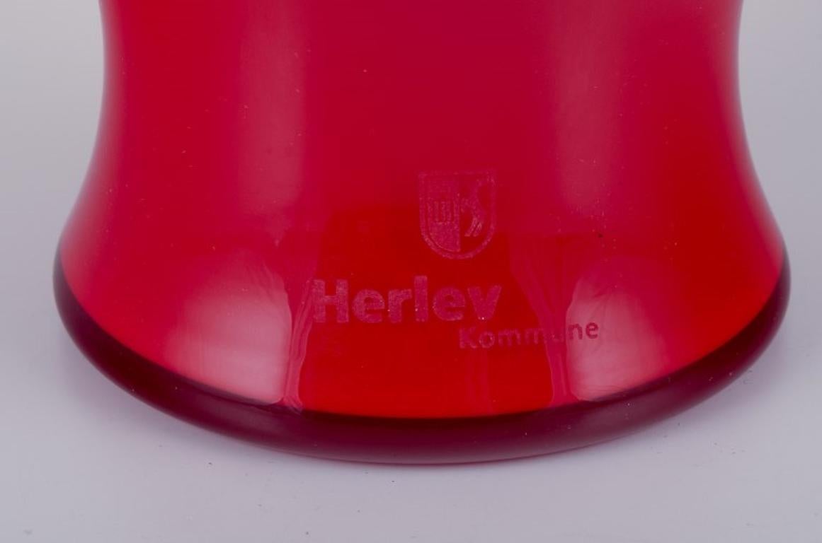 Danish Anja Kjær for Holmegaard. Large art glass vase in red glass. Late 20th C. For Sale