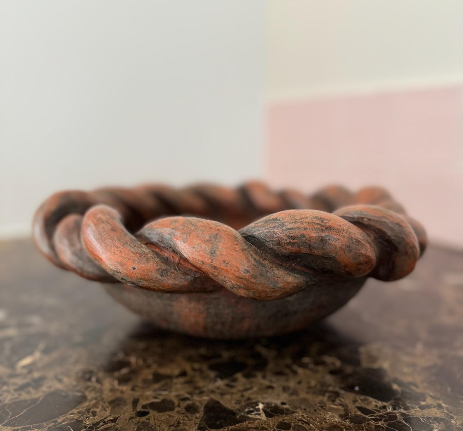 Suédois Le bol d'Anja Notini : A Celebrity of Ceramic Artistry, Studio A, Suède en vente