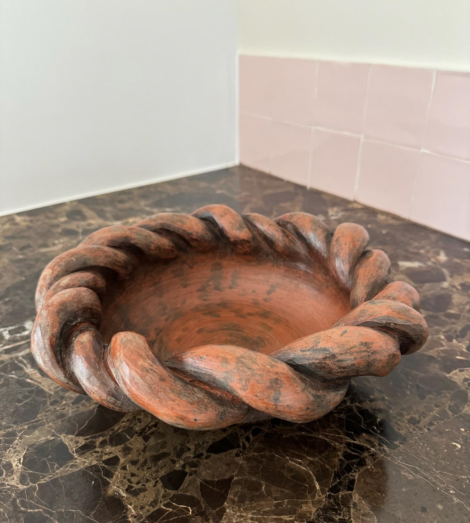 Fait main Le bol d'Anja Notini : A Celebrity of Ceramic Artistry, Studio A, Suède en vente