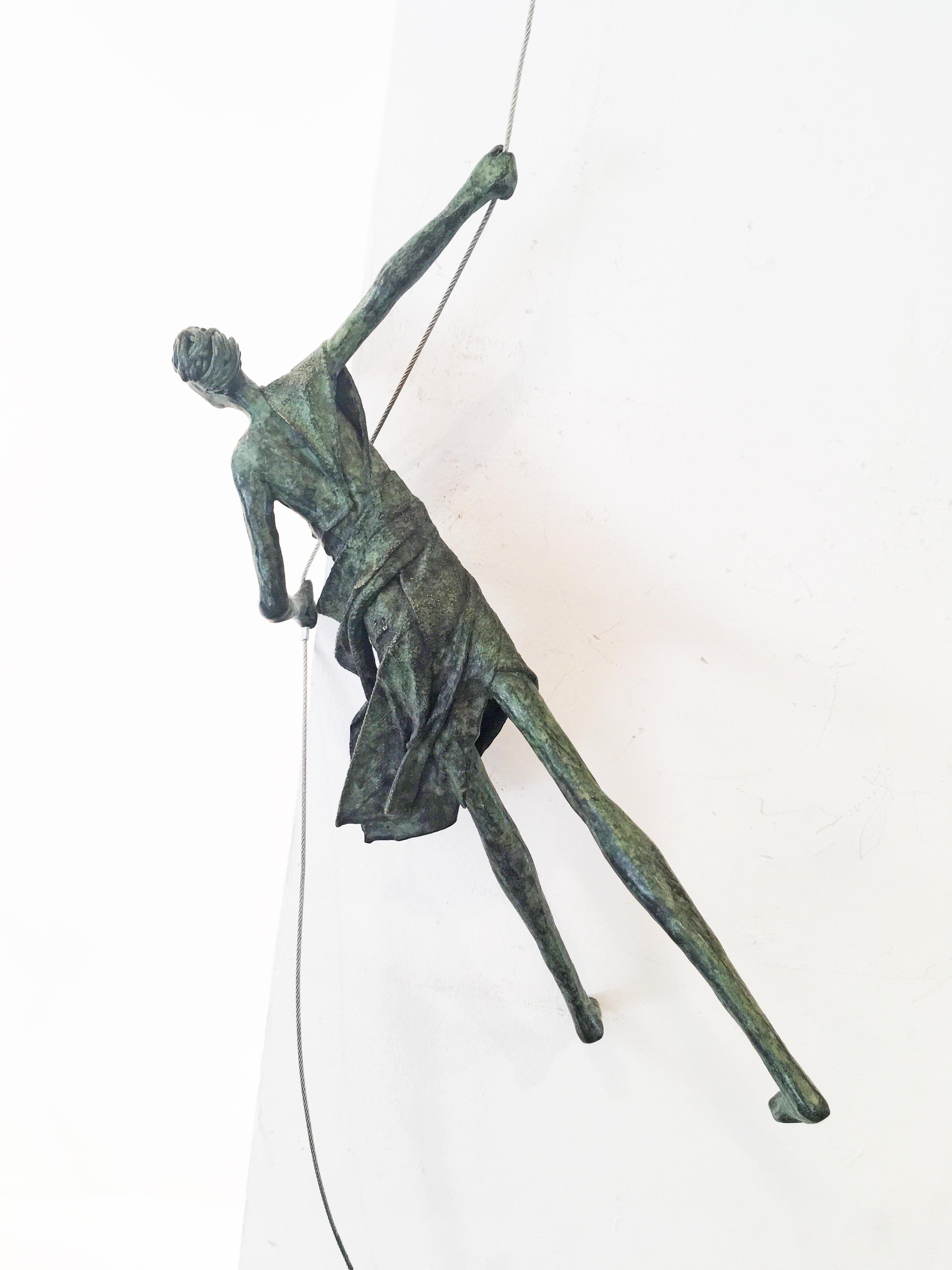 Acrobat - Legs on the wall (code 3409) - Sculpture by Anke Birnie