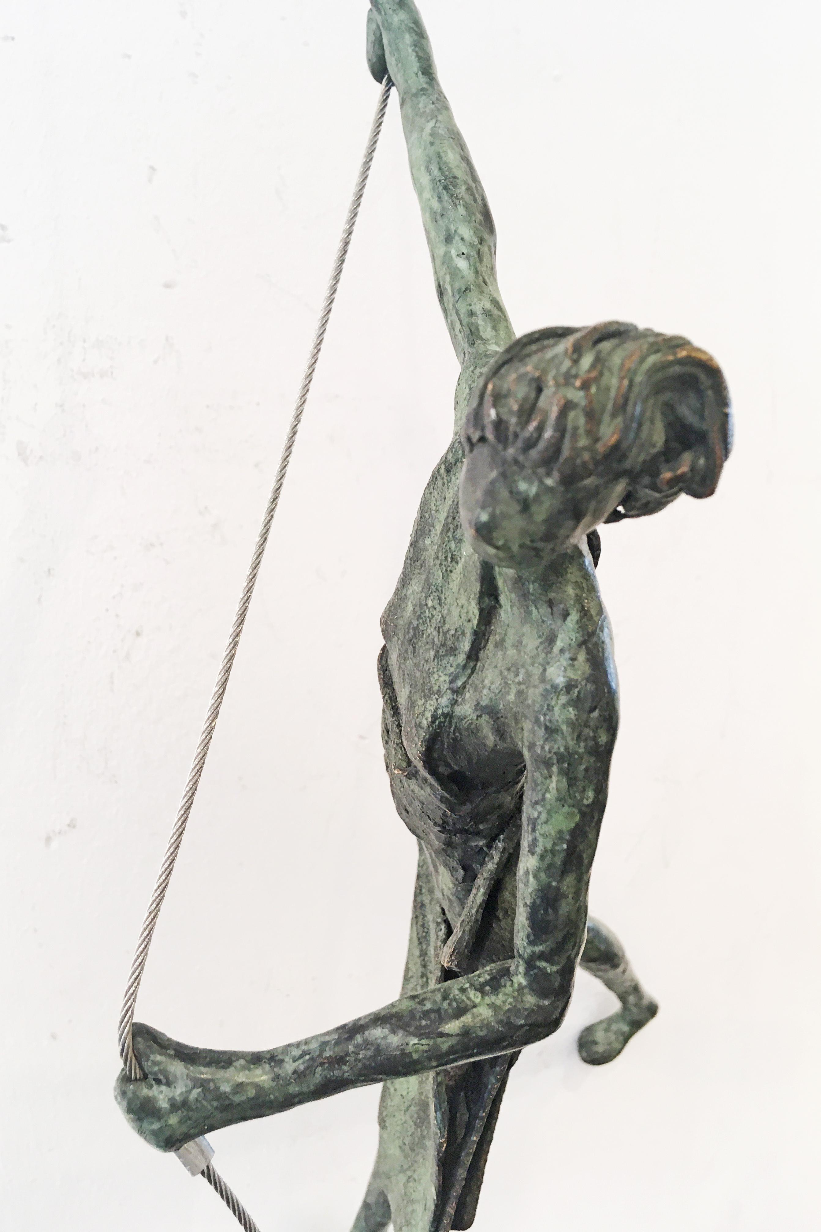 Acrobat - Legs on the wall (code 3409) - Gold Figurative Sculpture by Anke Birnie