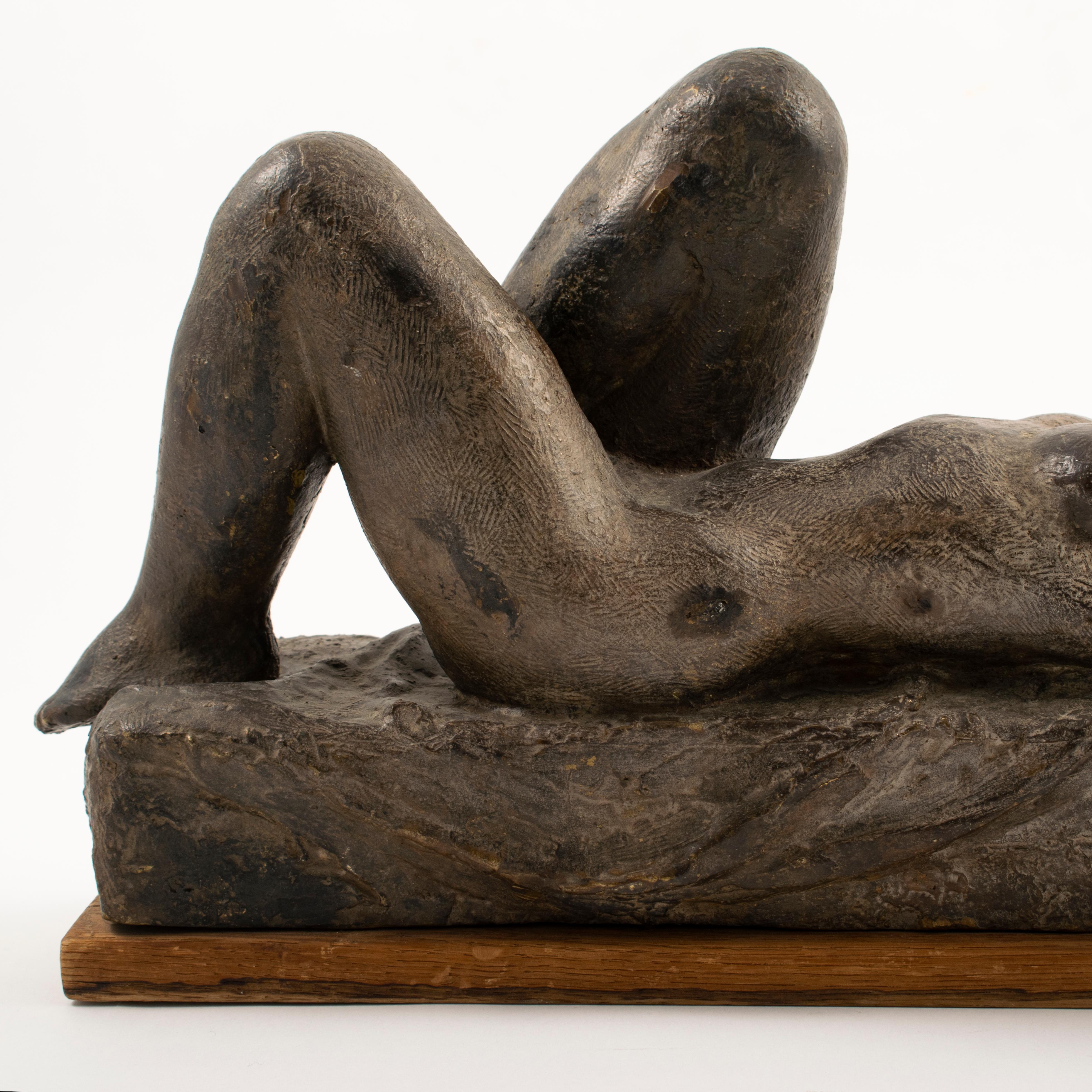Modern Anker Hoffmann Bronze Sculpture of a Nude Woman Lying Down, Denmark, 1945