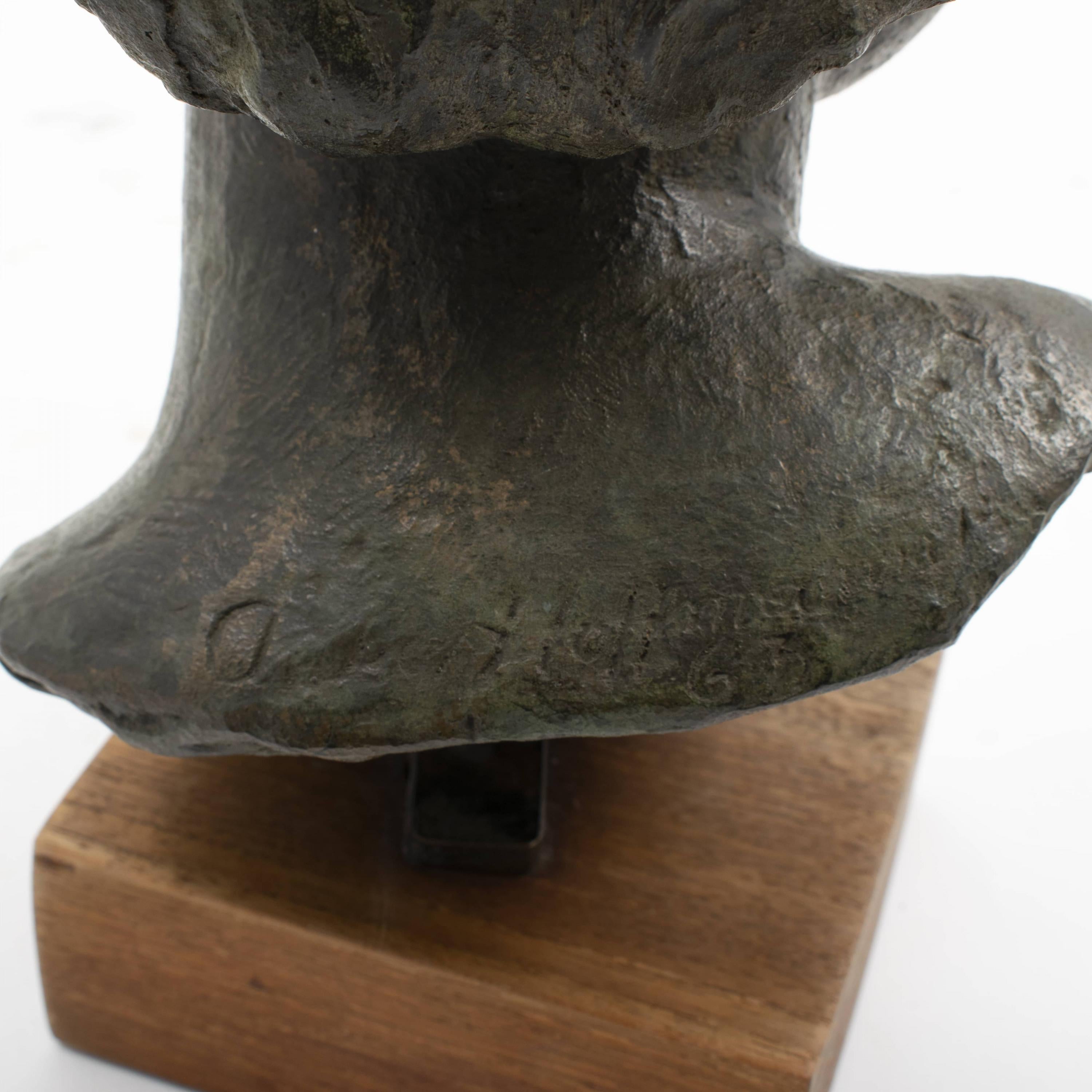 Anker Hoffmann, sculpture en bronze patiné vert d'un jeune en vente 3