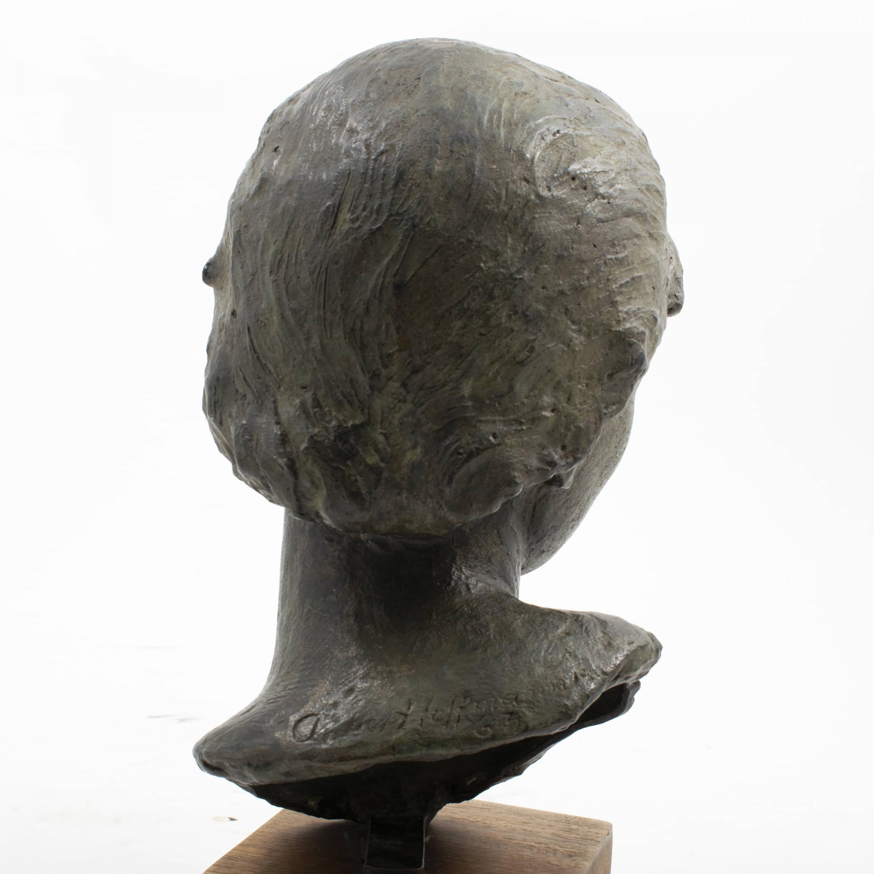 Bronze Anker Hoffmann, sculpture en bronze patiné vert d'un jeune en vente