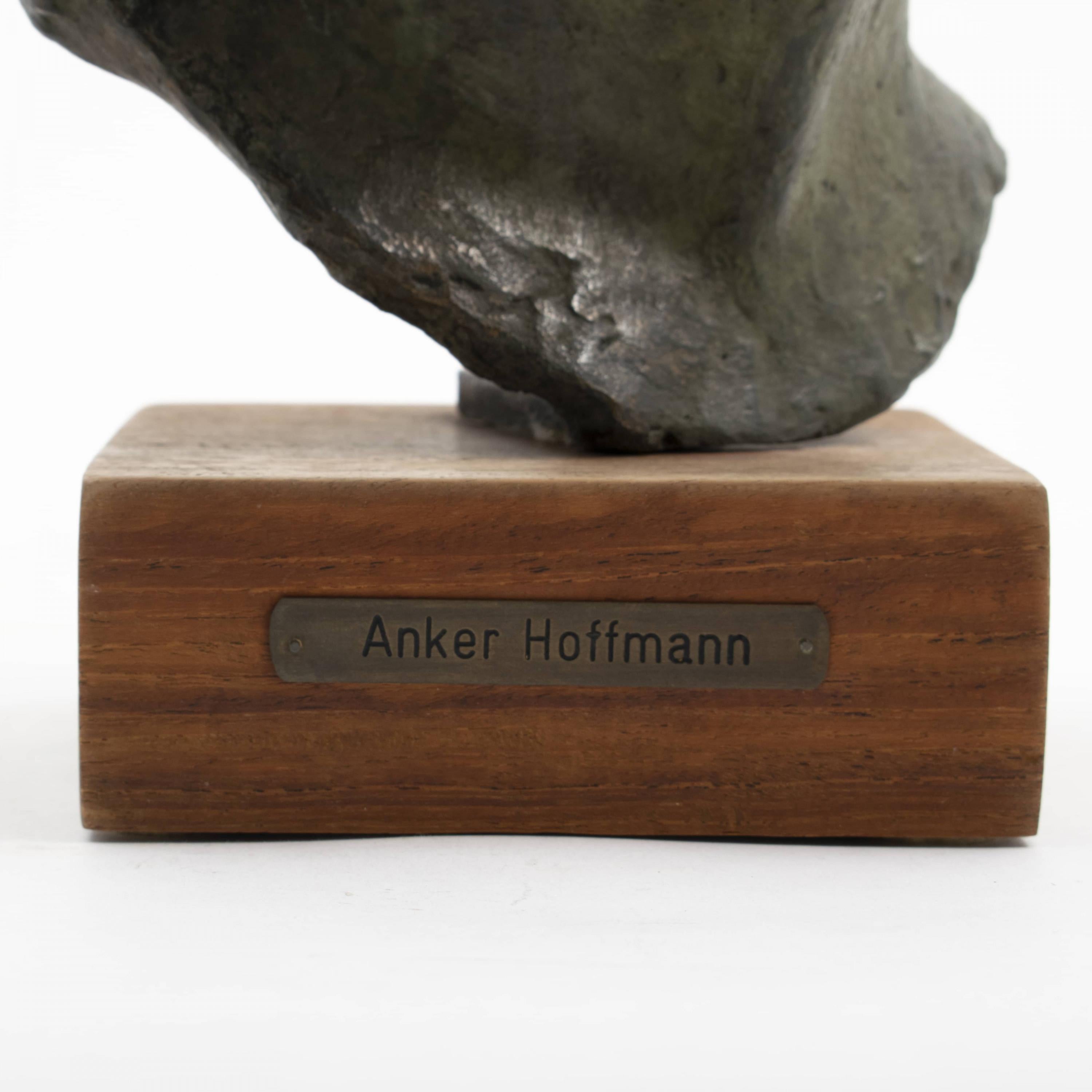 Anker Hoffmann, Grüne patinierte Bronzeskulptur eines jungen Menschen im Angebot 3