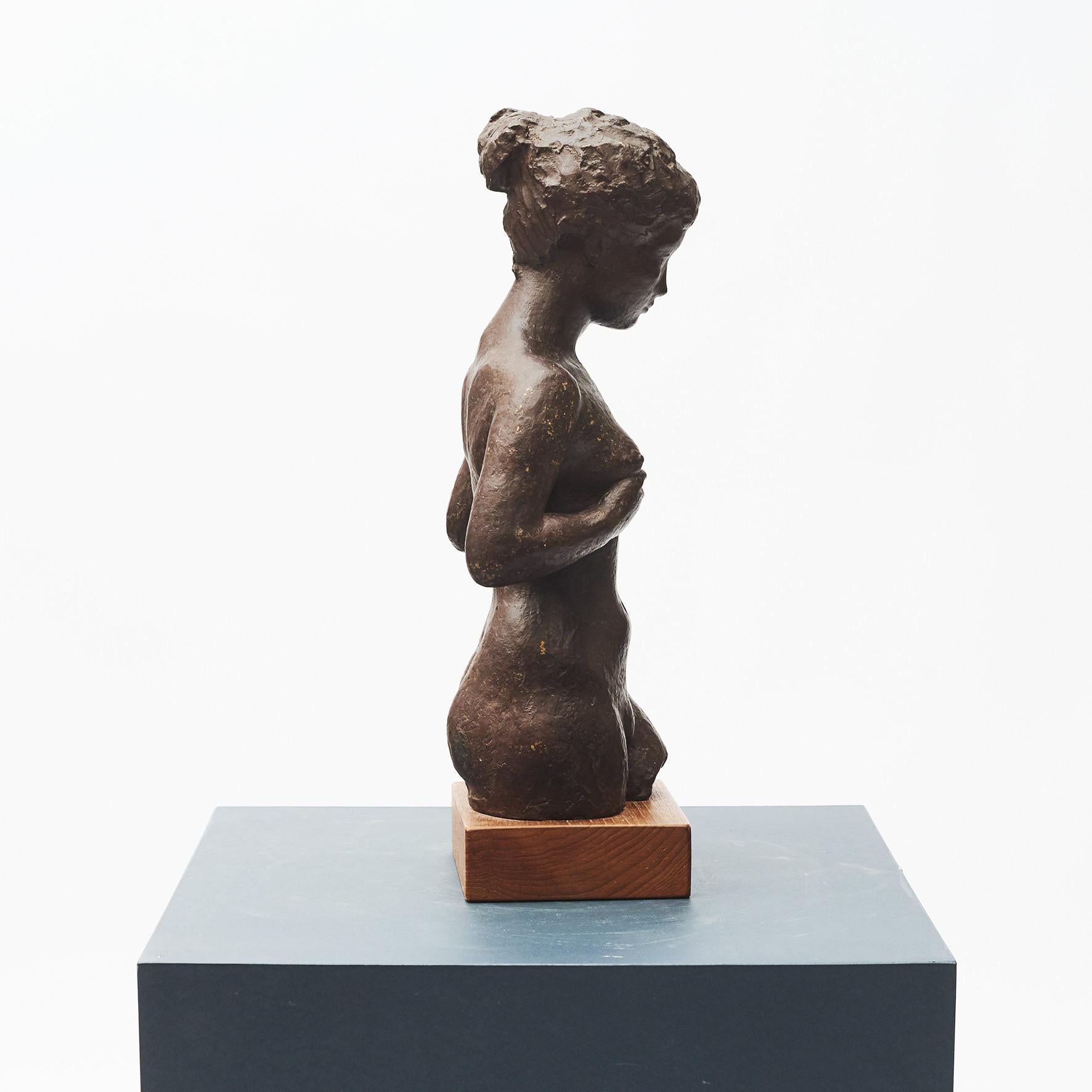 Sculpture of young girl by Danish artist and sculptor Anker Hoffmann (1904-1985).
Bronze with brown patina mounted on a wooden base.
Sign. with monogram, AH 57.
Total height includes wooden base 43 cm.