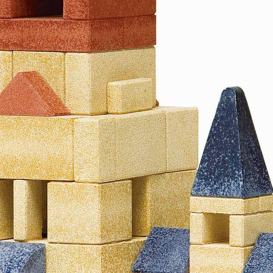 This Classic style starter set number six (box 6) includes 105 stone blocks in the three standard colors, brick red, natural sand, and slate blue. The anchor design booklet includes 42 plans for various models including a chapel and a watch tower.