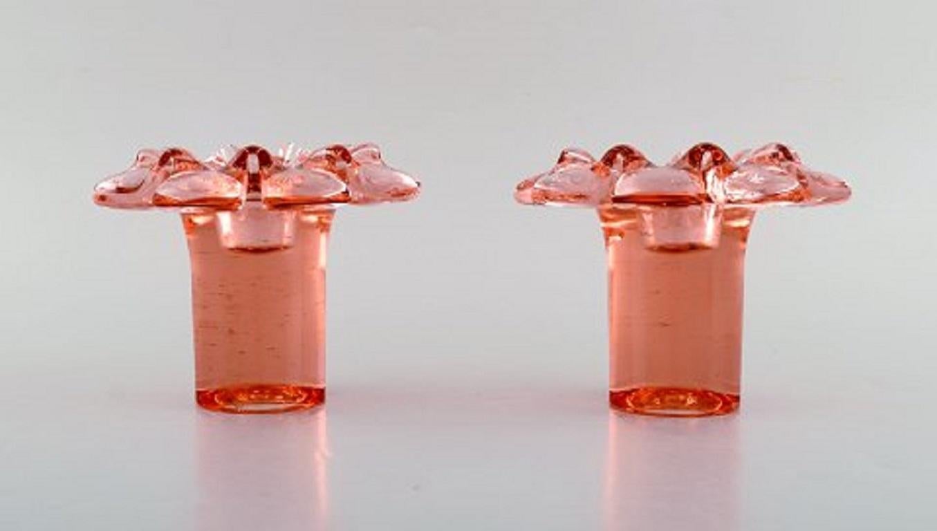 Ann and Göran Wärff for Kosta Boda. Four Krimolin candleholders in pink art glass, 20th century.
Largest measures: 17 x 5 cm.
In very good condition.