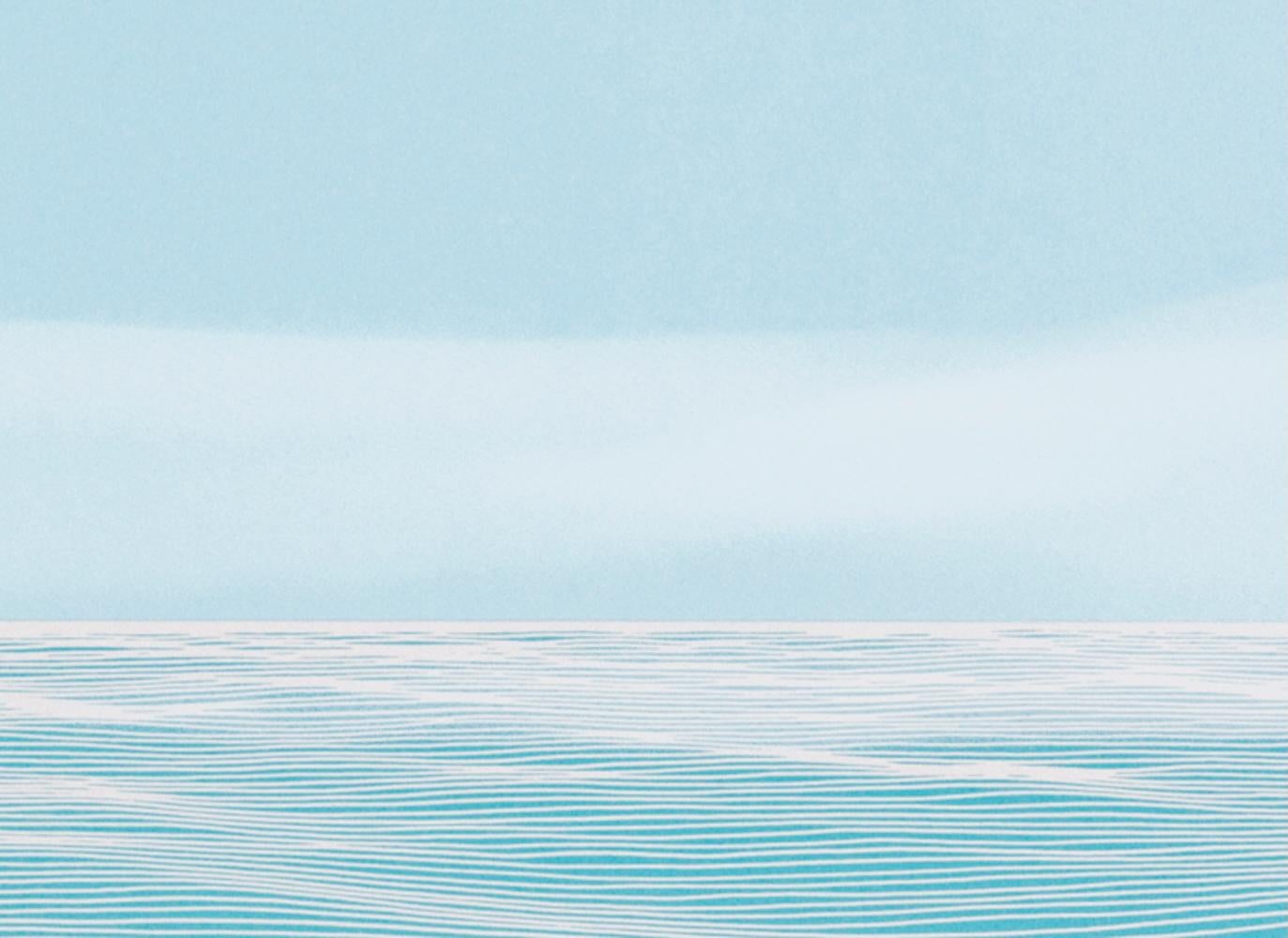 Ann Aspinwall - Caligo III,
Esta serigrafía serena de la Maestra Impresora Ann Aspinwall capta la tranquila extensión del mar y el cielo mediante delicados cambios tonales y una linealidad rítmica. Sutiles gradaciones de azul y blanco evocan el