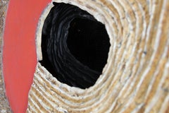 Abstrakte Wandskulptur „Fossil Arch“ Moderne Neutral getönte brutalistische Assemblage-Wandskulptur