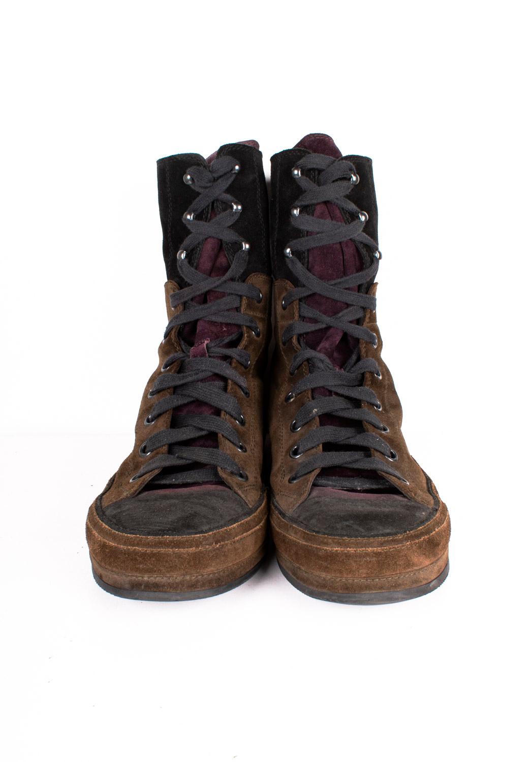 Check my other listings. Have many more designer clothes for sale. Open to any offers.
Item for sale is 100% genuine Ann Demelumeester Converse Style Men Shoes, PE0
Color: multi
(An actual color may a bit vary due to individual computer screen