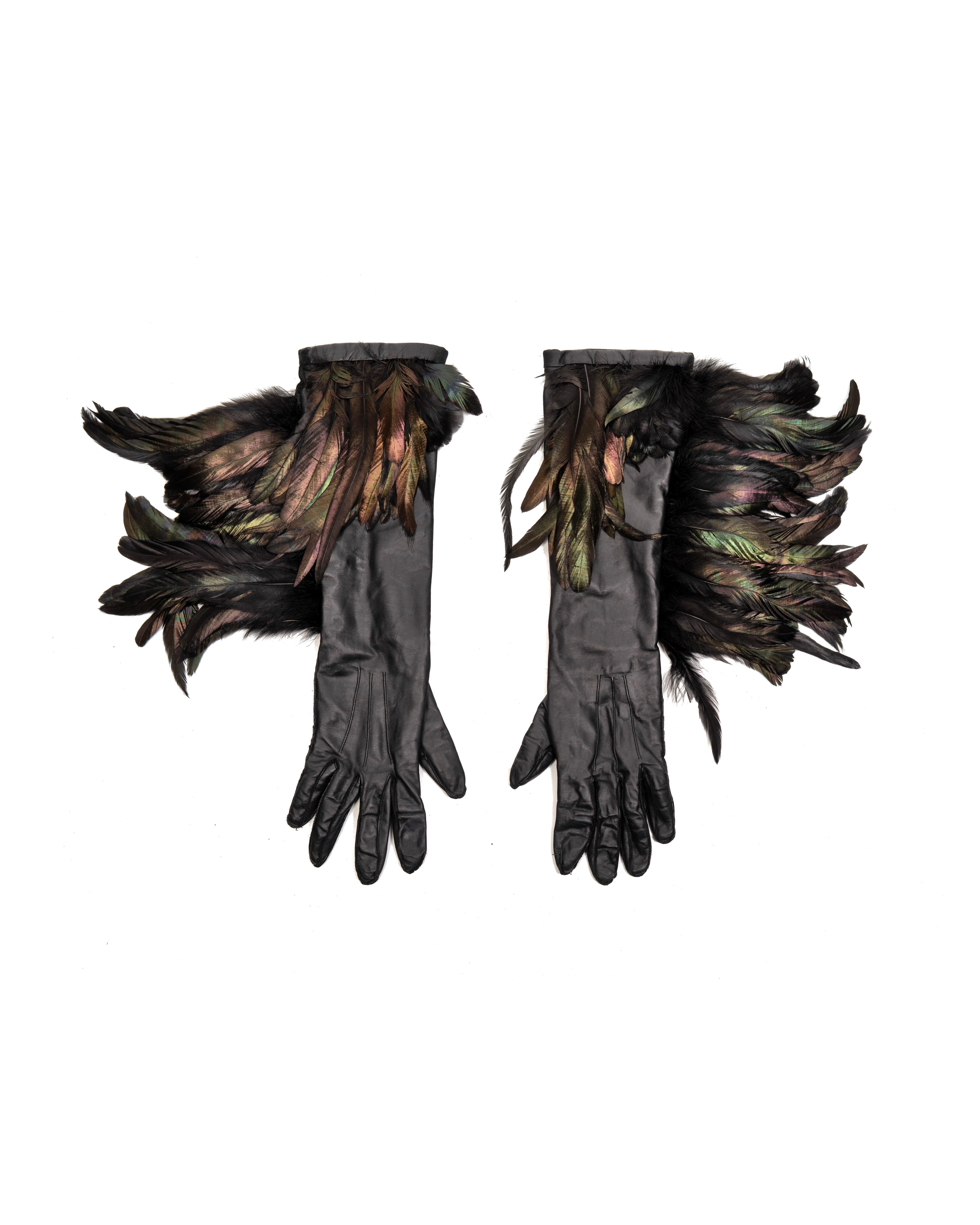 Conjunto de chaleco de plumas negras y guantes de piel Ann Demeulemeester, FW 2010 14