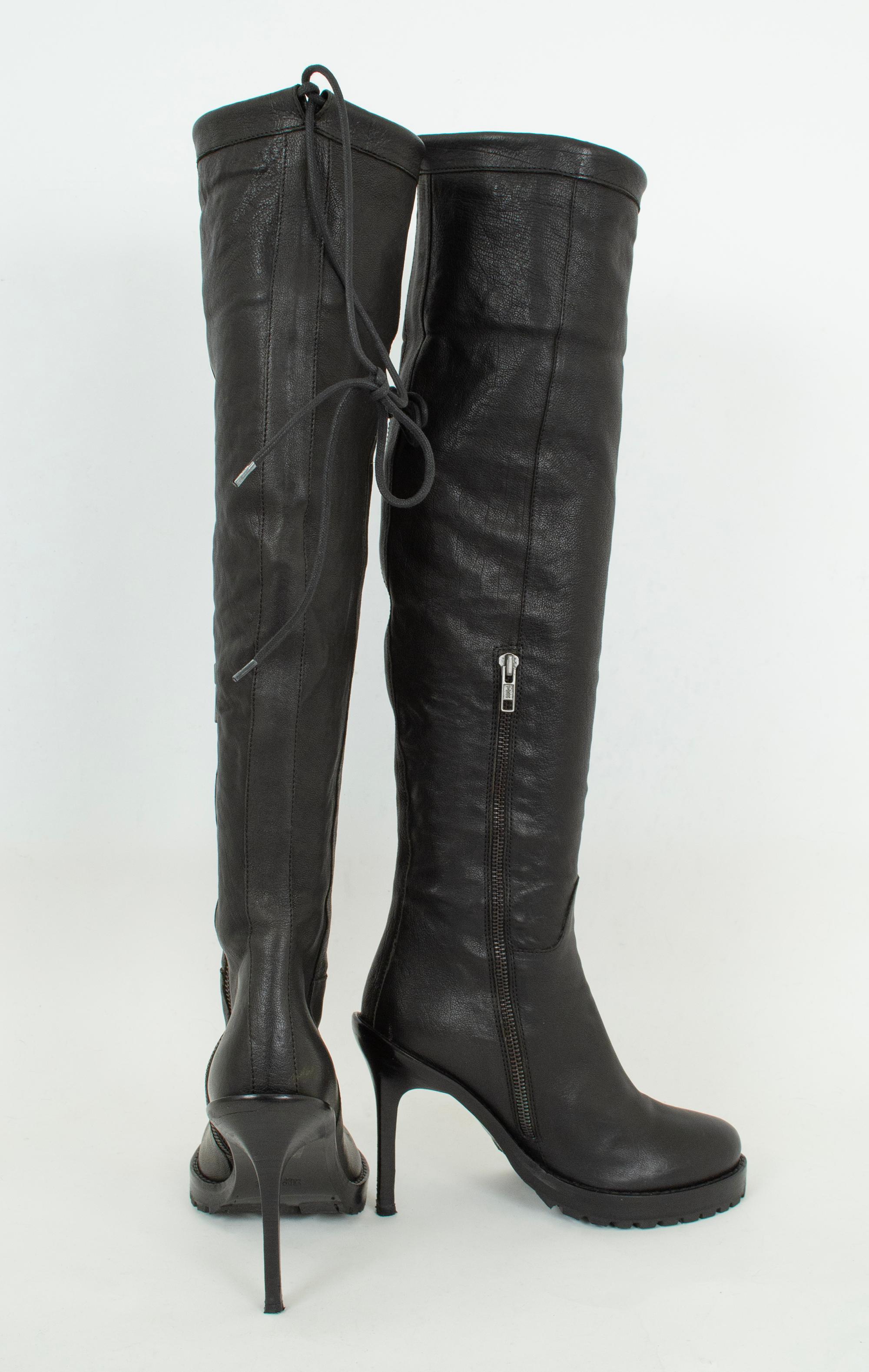 Ann Demeulemeester Bottes à talon aiguille lacé noir avec plateforme à crampons - 37 ½, 2015. Excellent état - En vente à Tucson, AZ