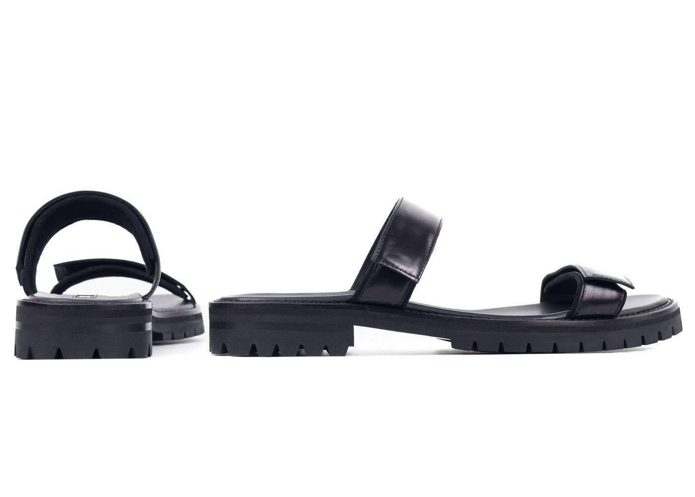 Ann Demeulemeester's calf leather men's sandals with a velcro strap fastening. Perfect for the incoming spring summer season, these sandals are great to wear at teh beack or with basic voard shorts and t-shirt. Very comfortable and convenient for