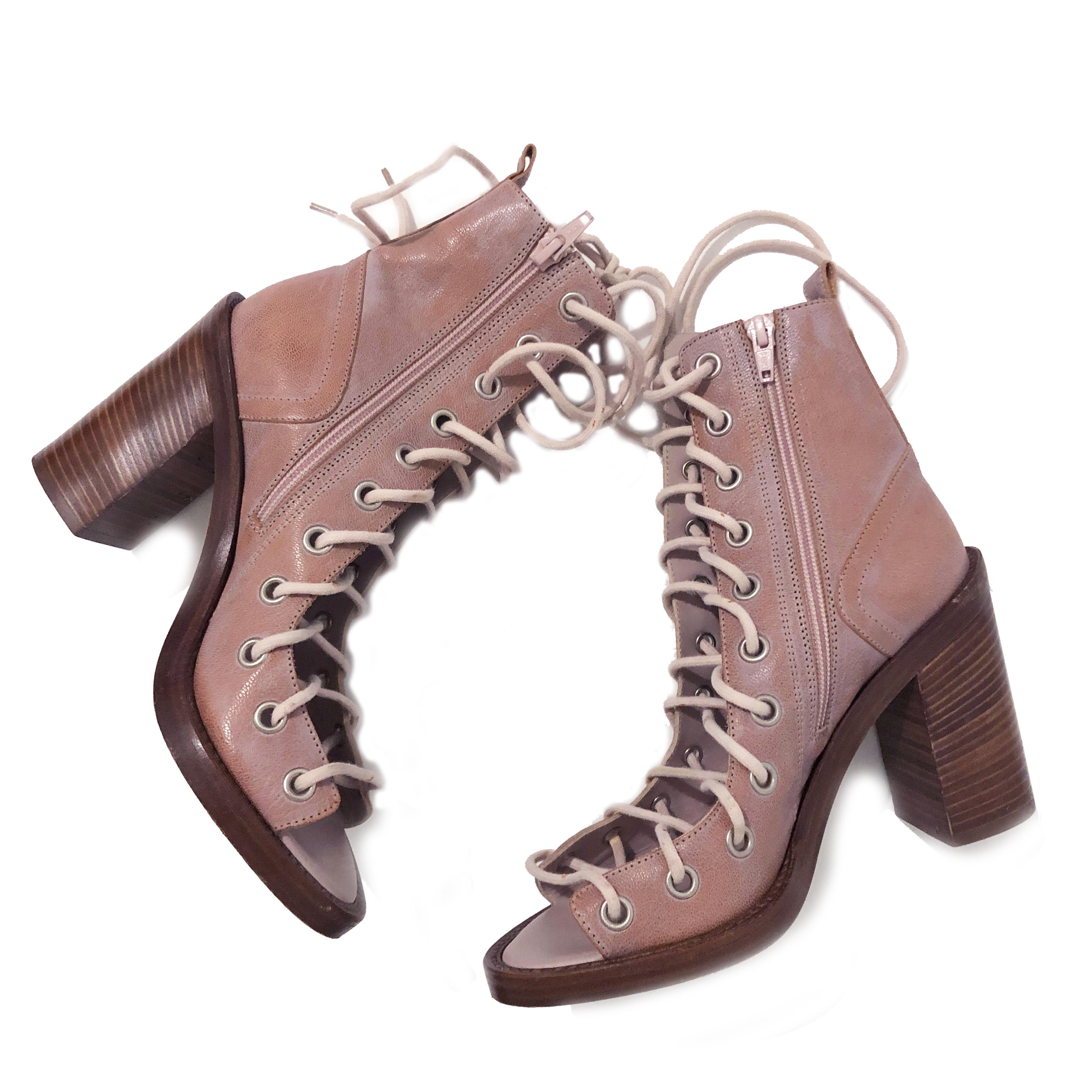 Authentic, preowned Ann Demeulemeester Lace Up Ankle Booties size 37.5. Made from distressed pink leather, these fabulous booties feature an open toe, a chunky high heel and a front lace-up fastening. 

Perfect for spring and summer! 

Made in