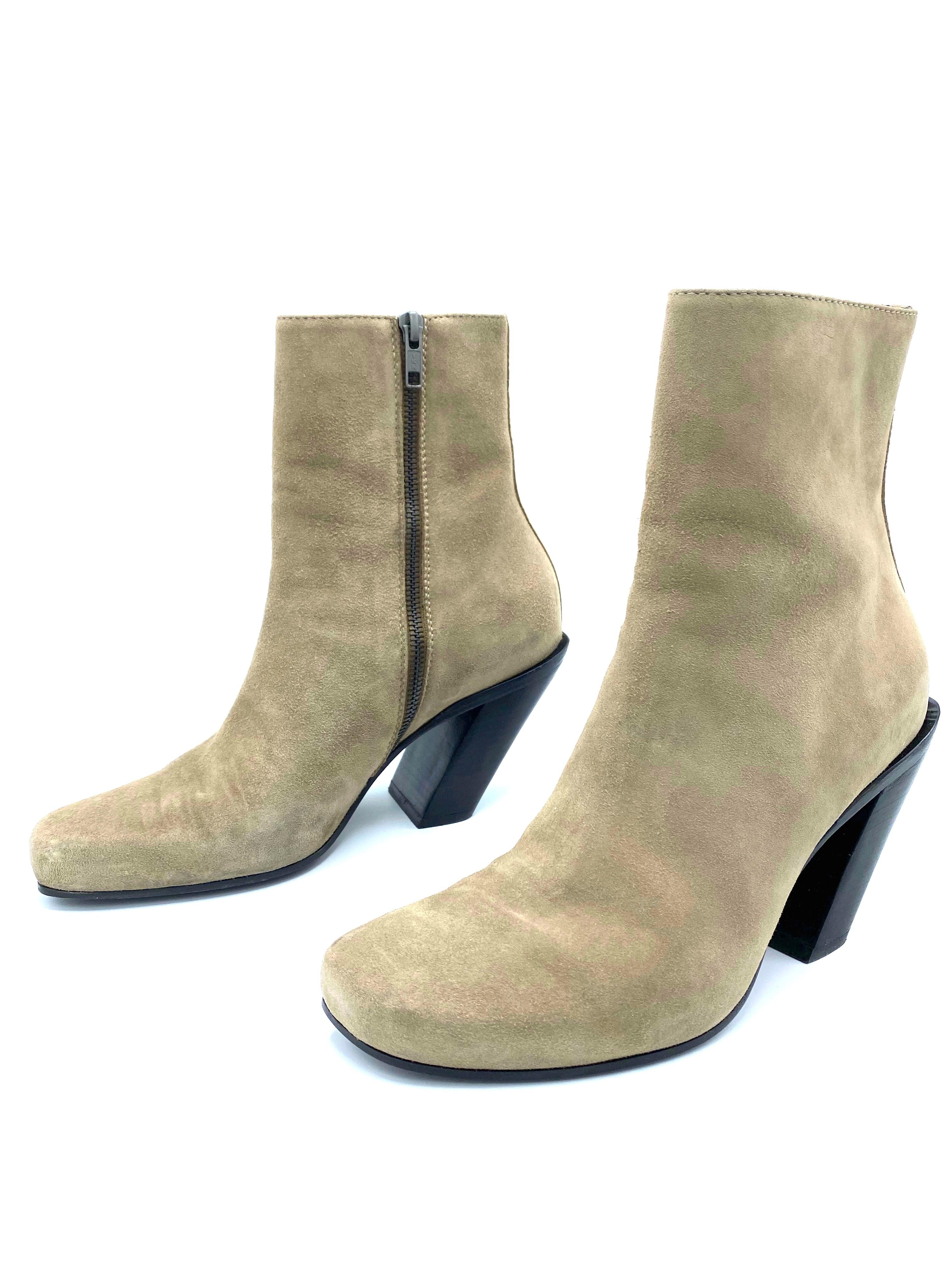 camoscio suede ankle boots