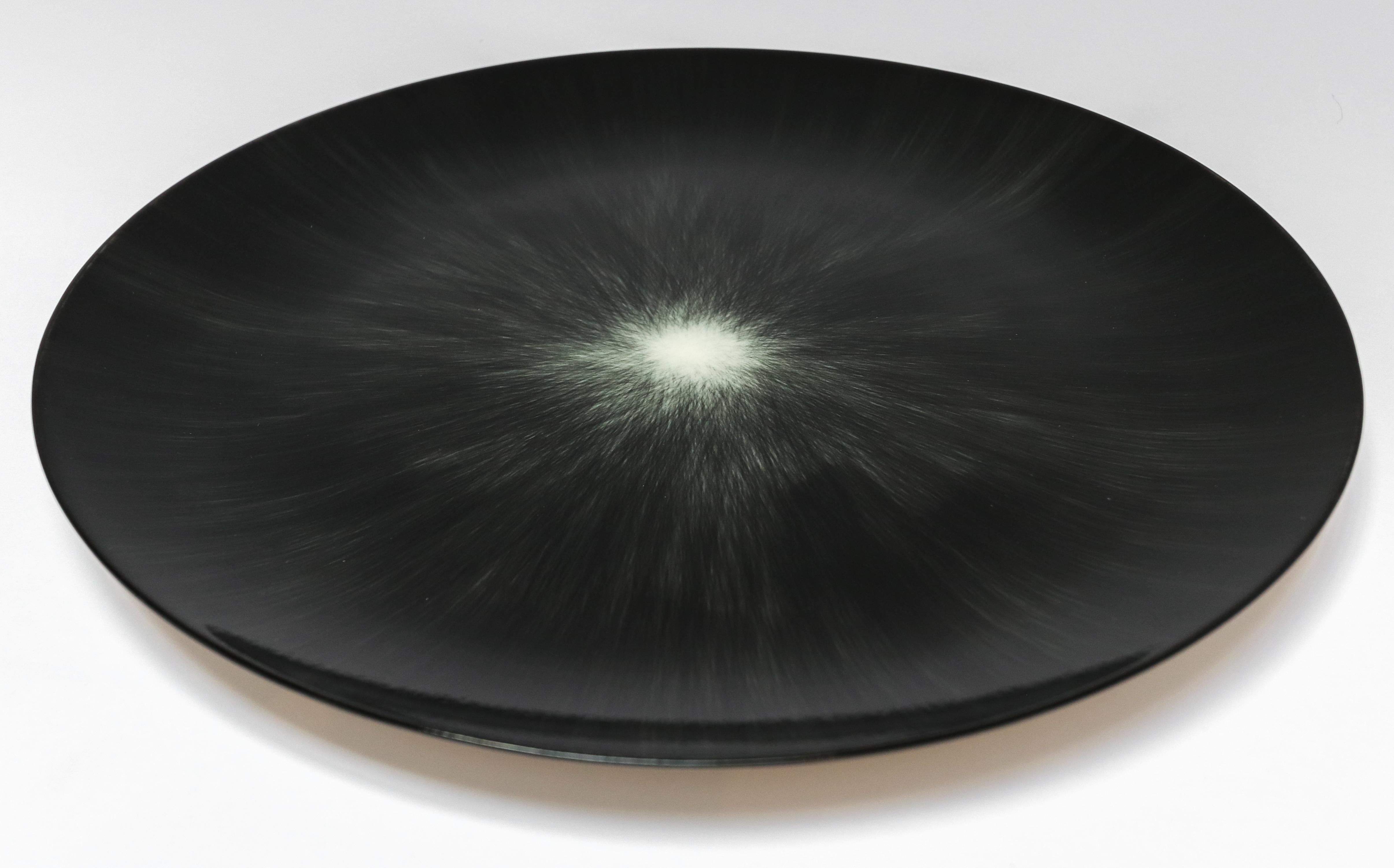 Ann Demeulemeester for Serax Dé Dinner Plate / Charger in Black / Off White In New Condition In Los Angeles, CA