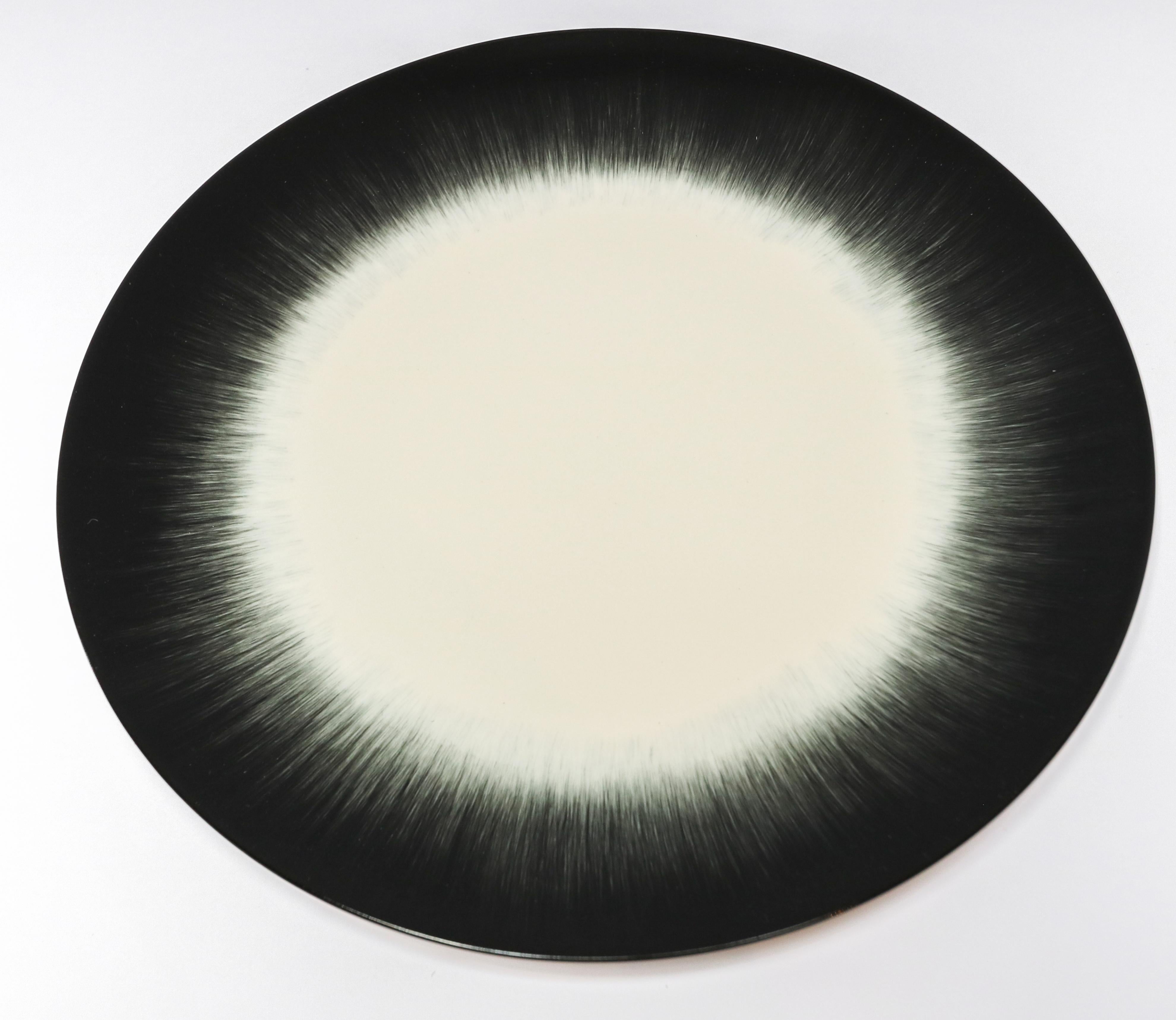 Ann Demeulemeester for Serax Dé Dinner Plate in off White / Black In New Condition In Los Angeles, CA